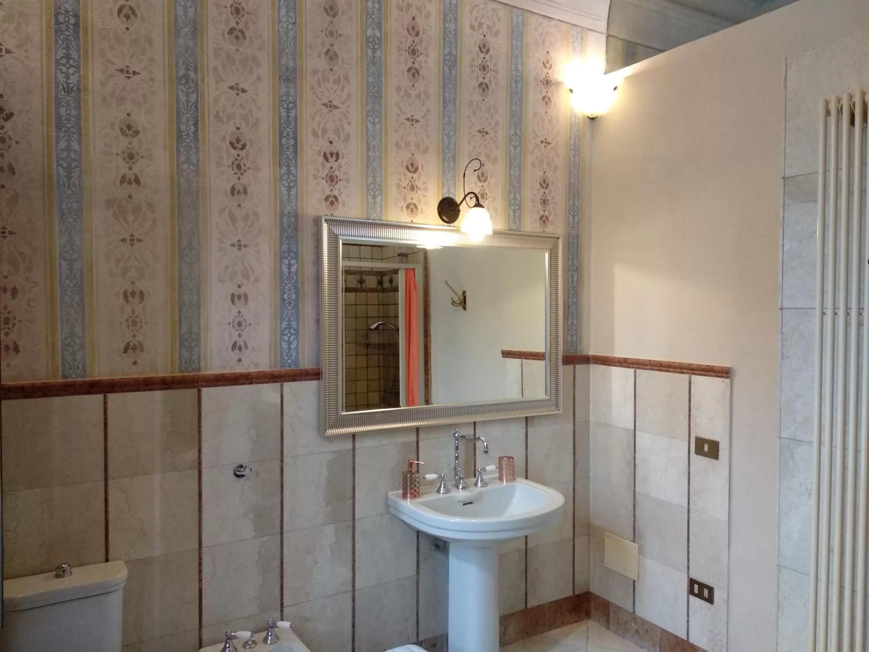 Toilet in B&B Cribò