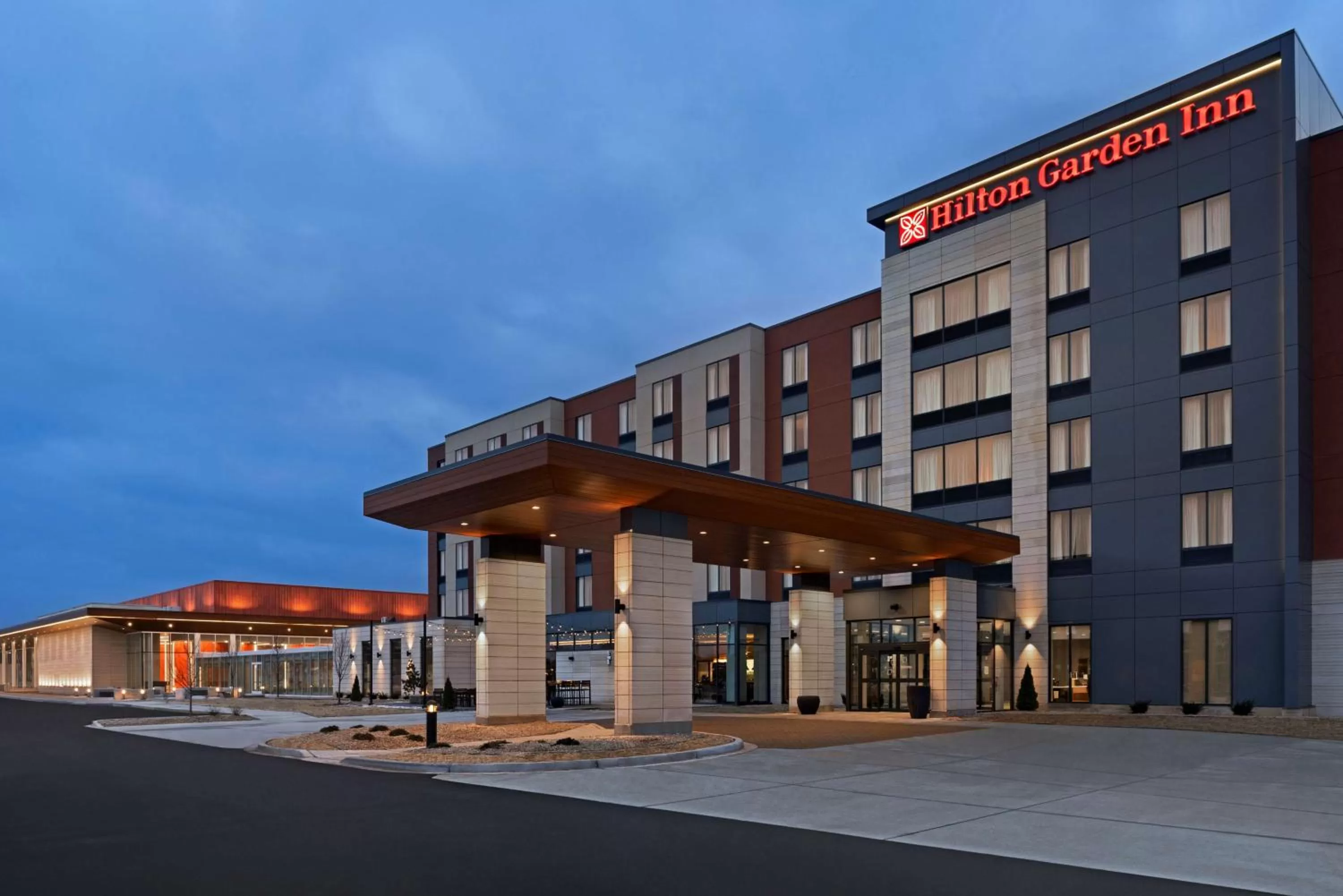 Property building in Hilton Garden Inn Milwaukee Brookfield Conference Center