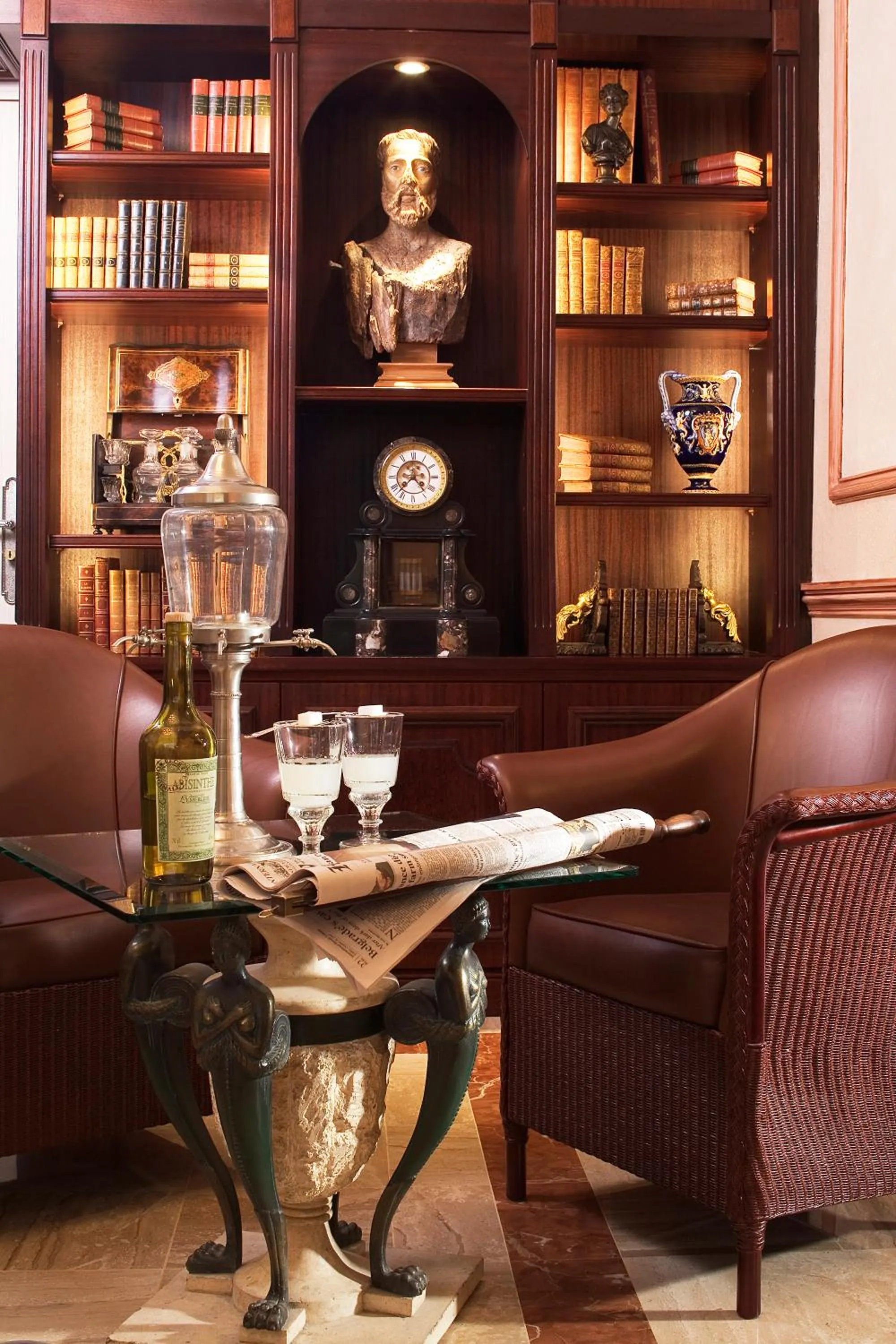 Library in Hotel & Spa Saint-Jacques