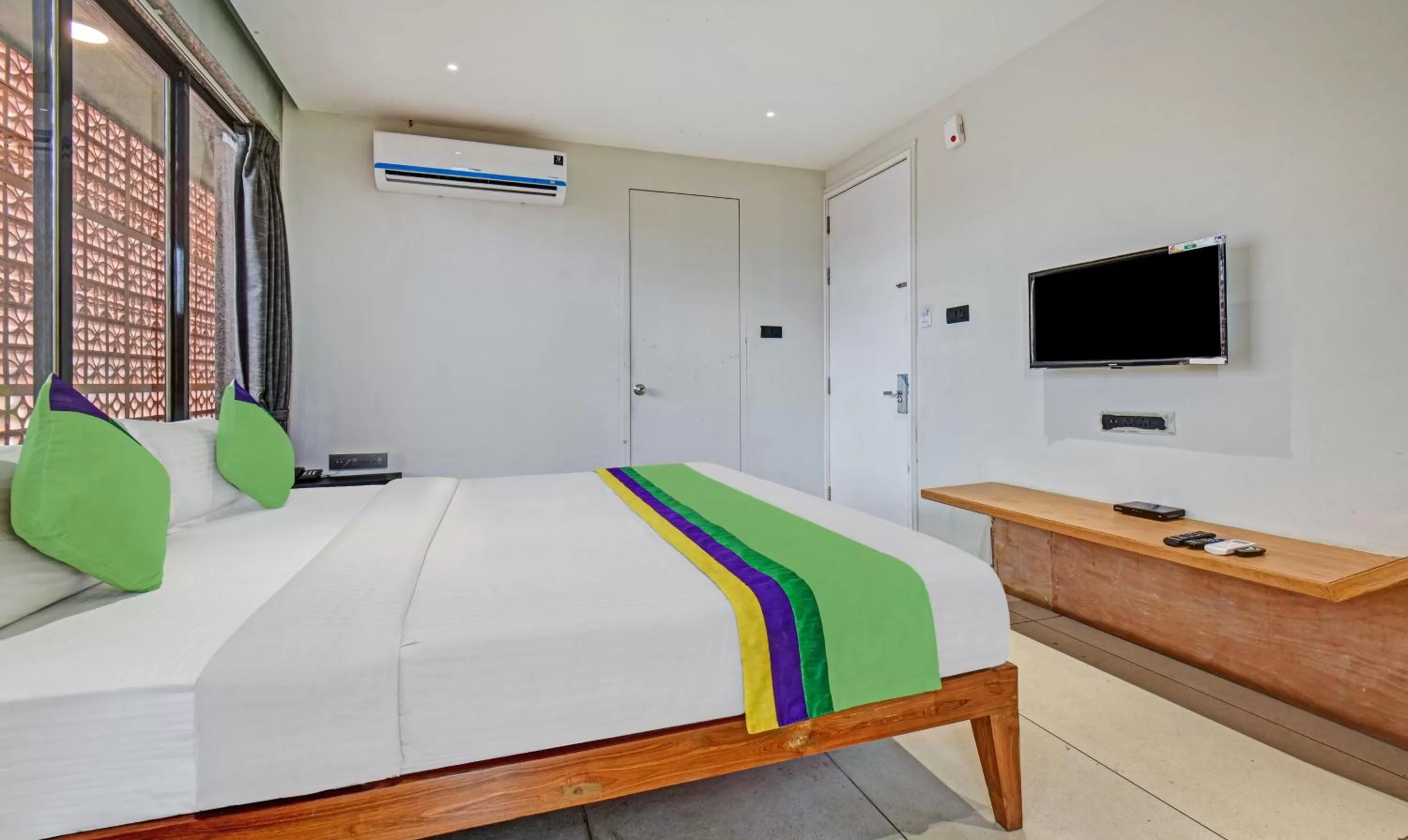 Bedroom, Bed in Treebo Aroma Executive