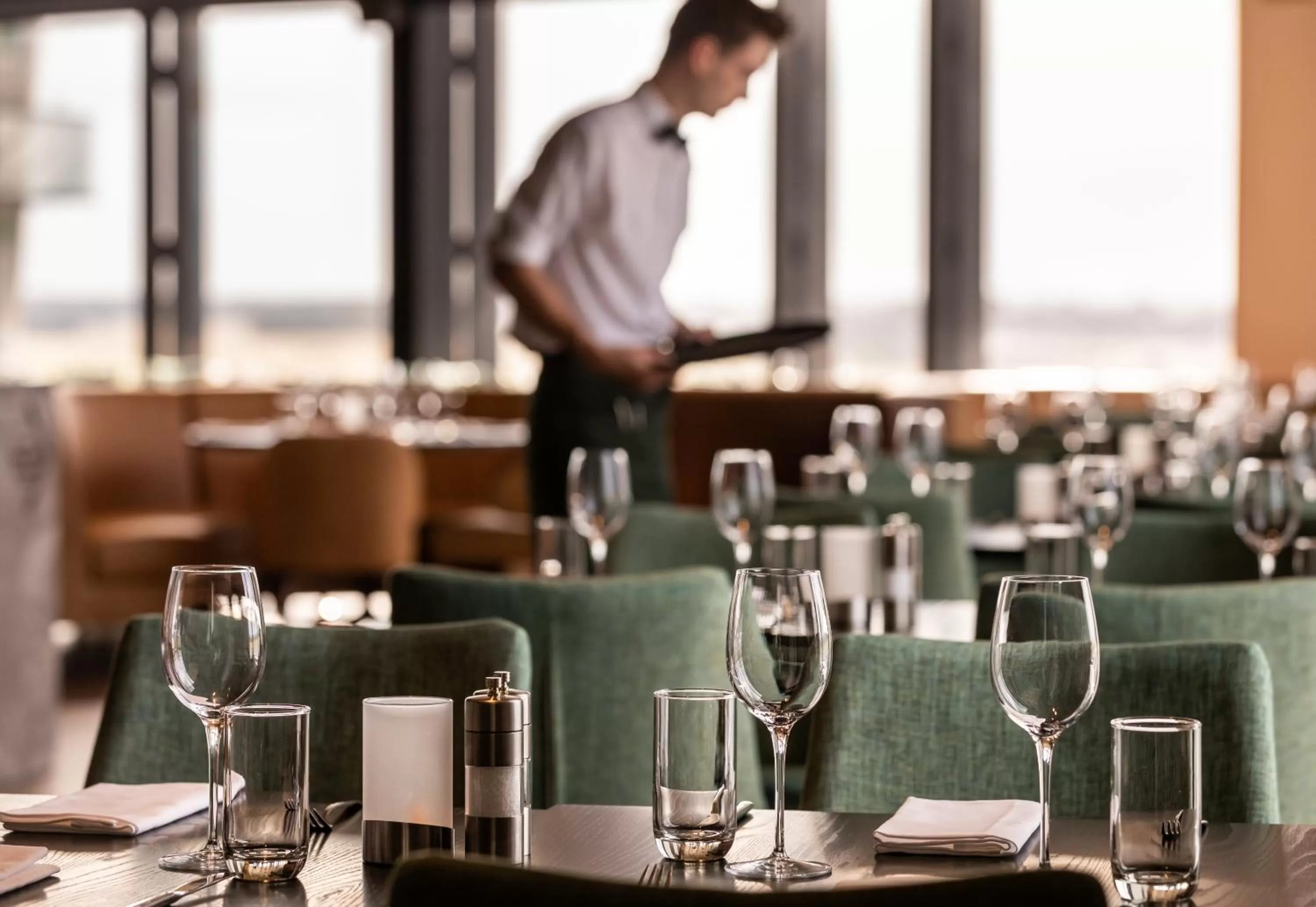 Restaurant/places to eat in Novotel Christchurch Airport