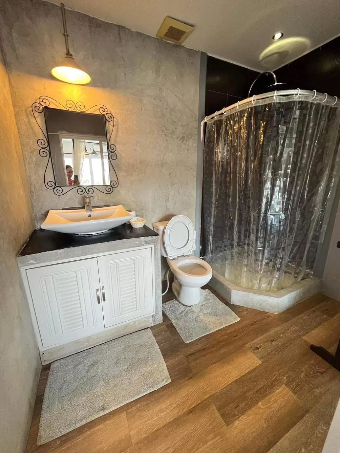 Shower in Mooz Huahin Bed & Breakfast