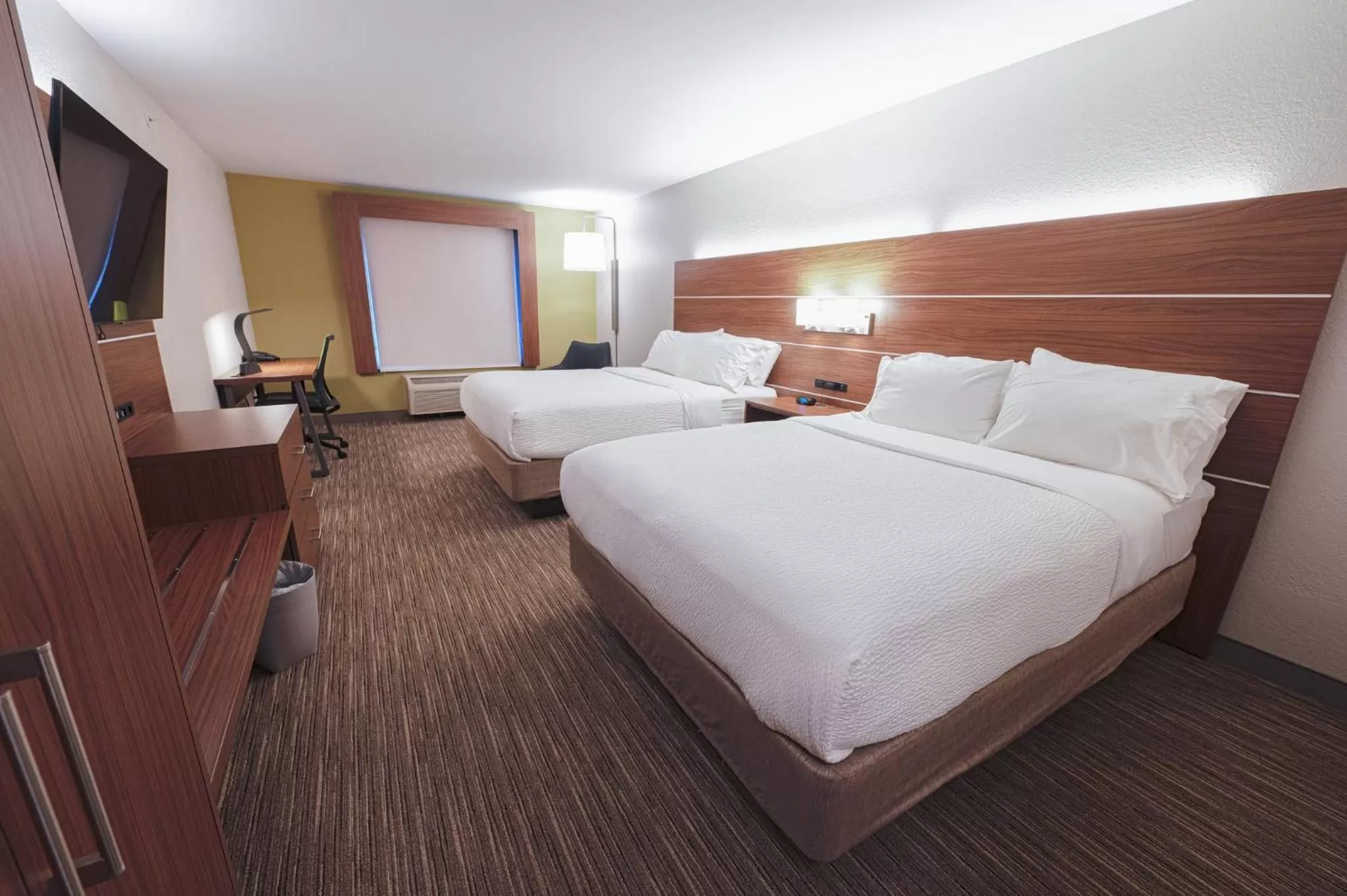 Photo of the whole room, Bed in Holiday Inn Express Hotel & Suites East Lansing by IHG