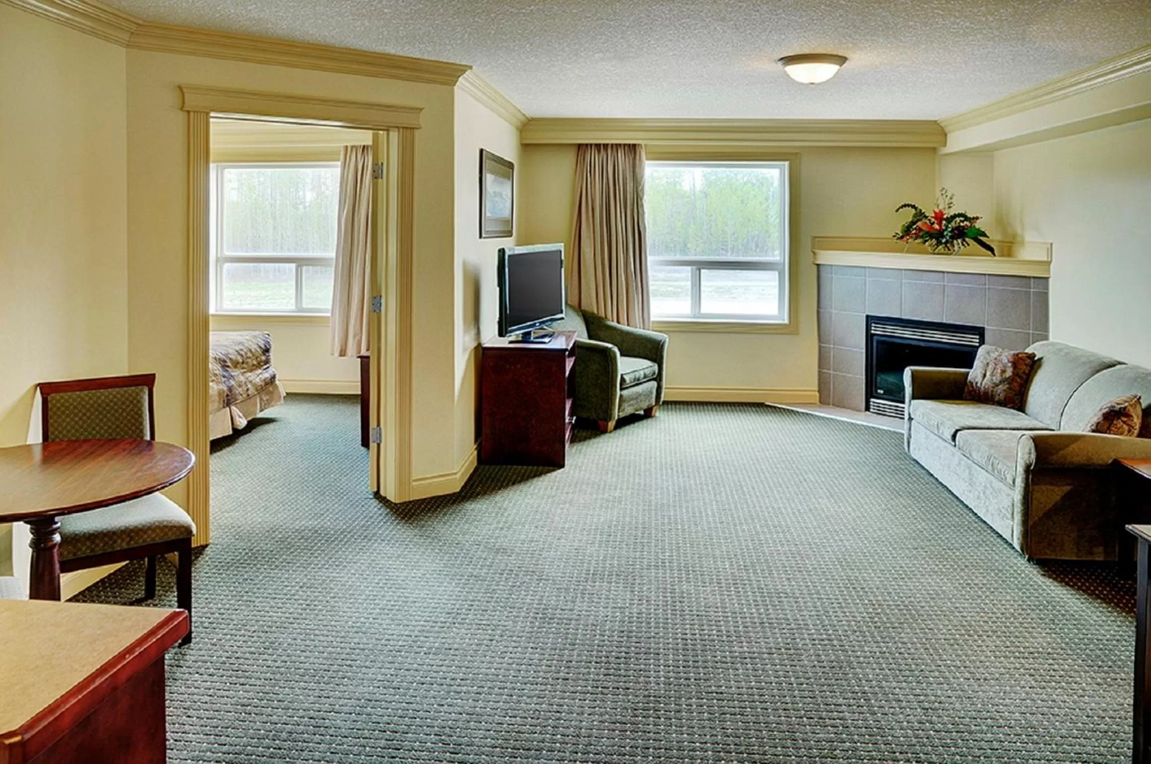 Seating area, Bed in Nova Inn Edson