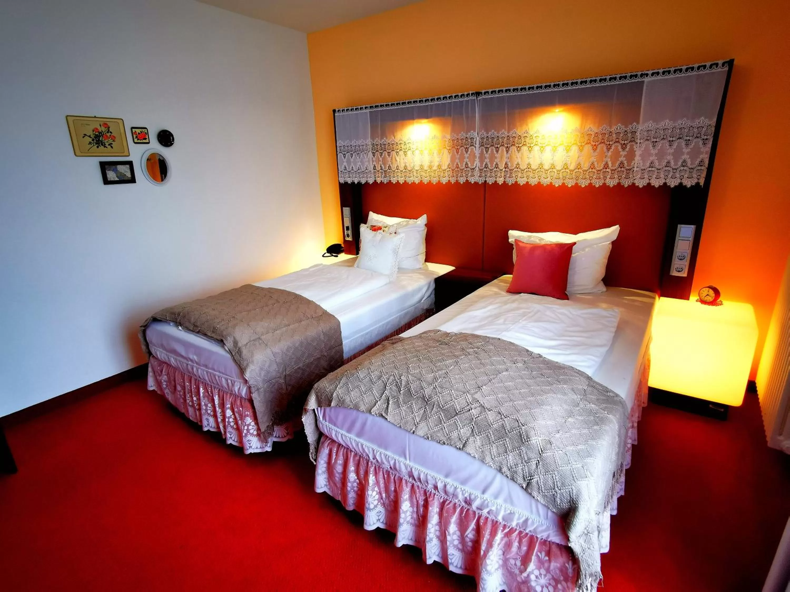 Bed in Tante ALMA's Mannheimer Hotel