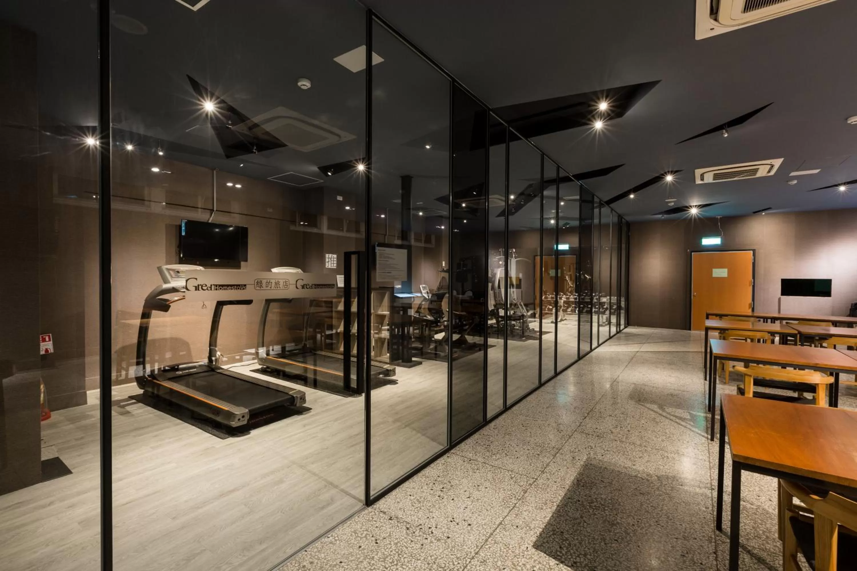 Fitness centre/facilities in Green Hotel