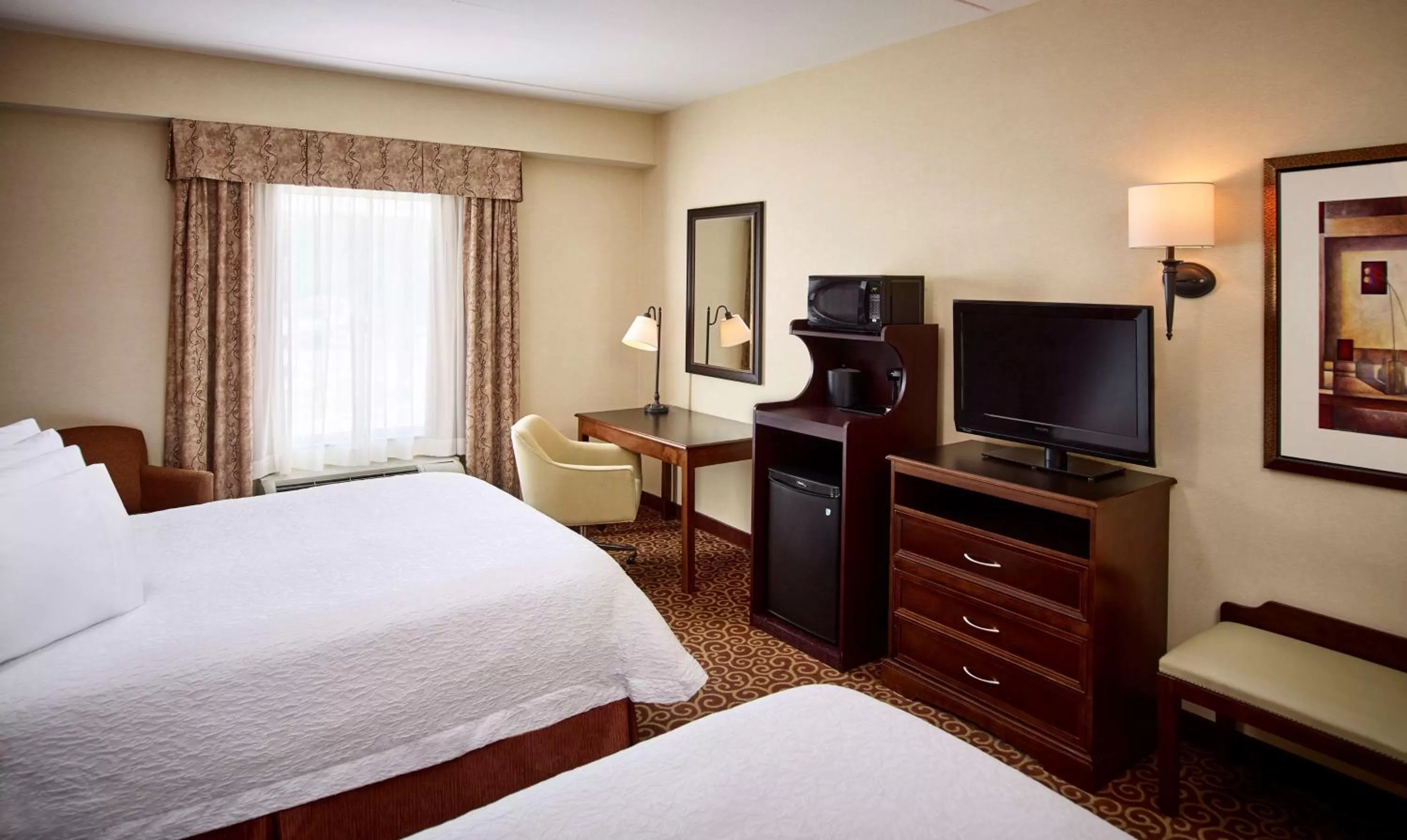 Bedroom, Bed in Hampton Inn by Hilton North Bay