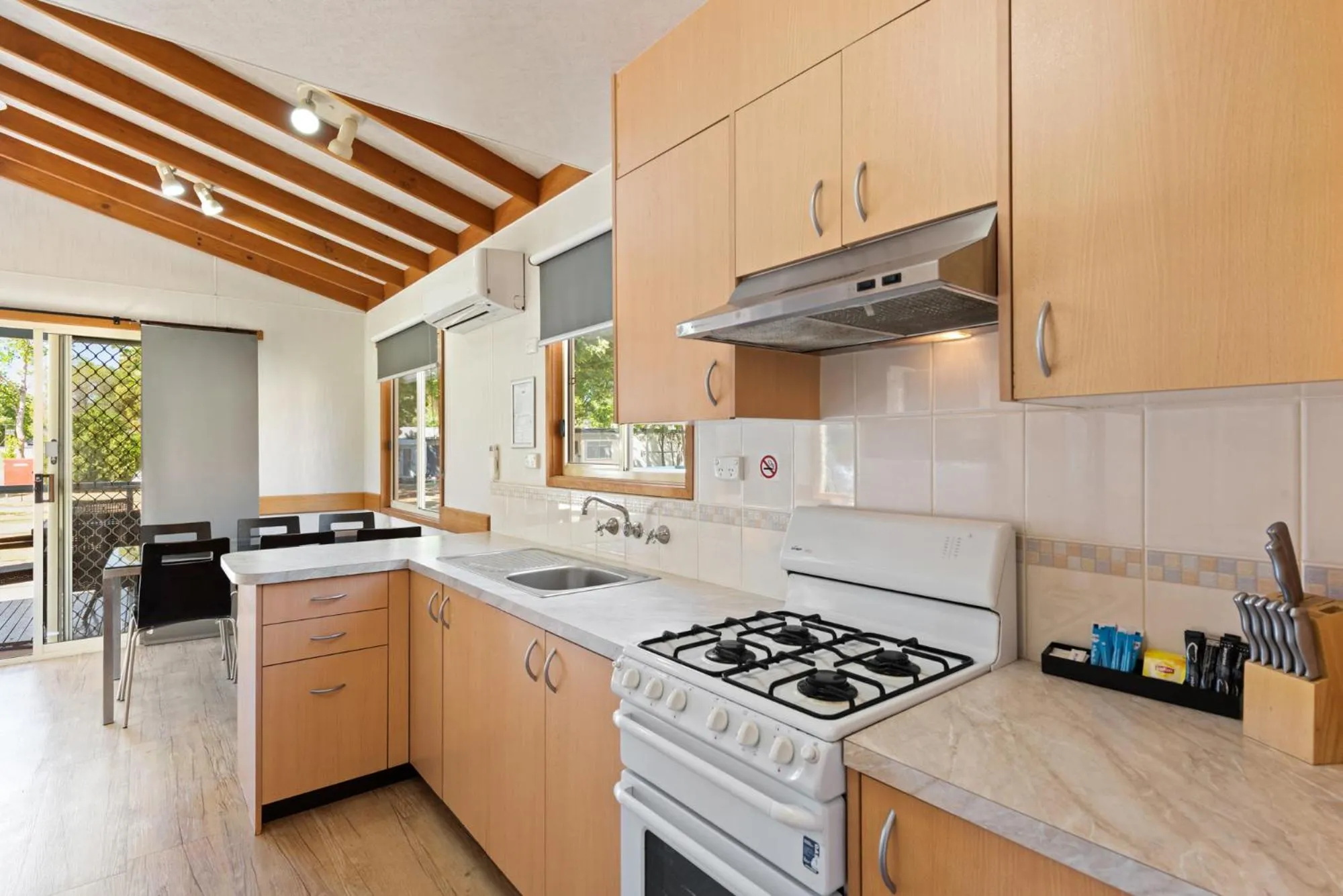 Kitchen or kitchenette in Discovery Parks - Maidens Inn Moama