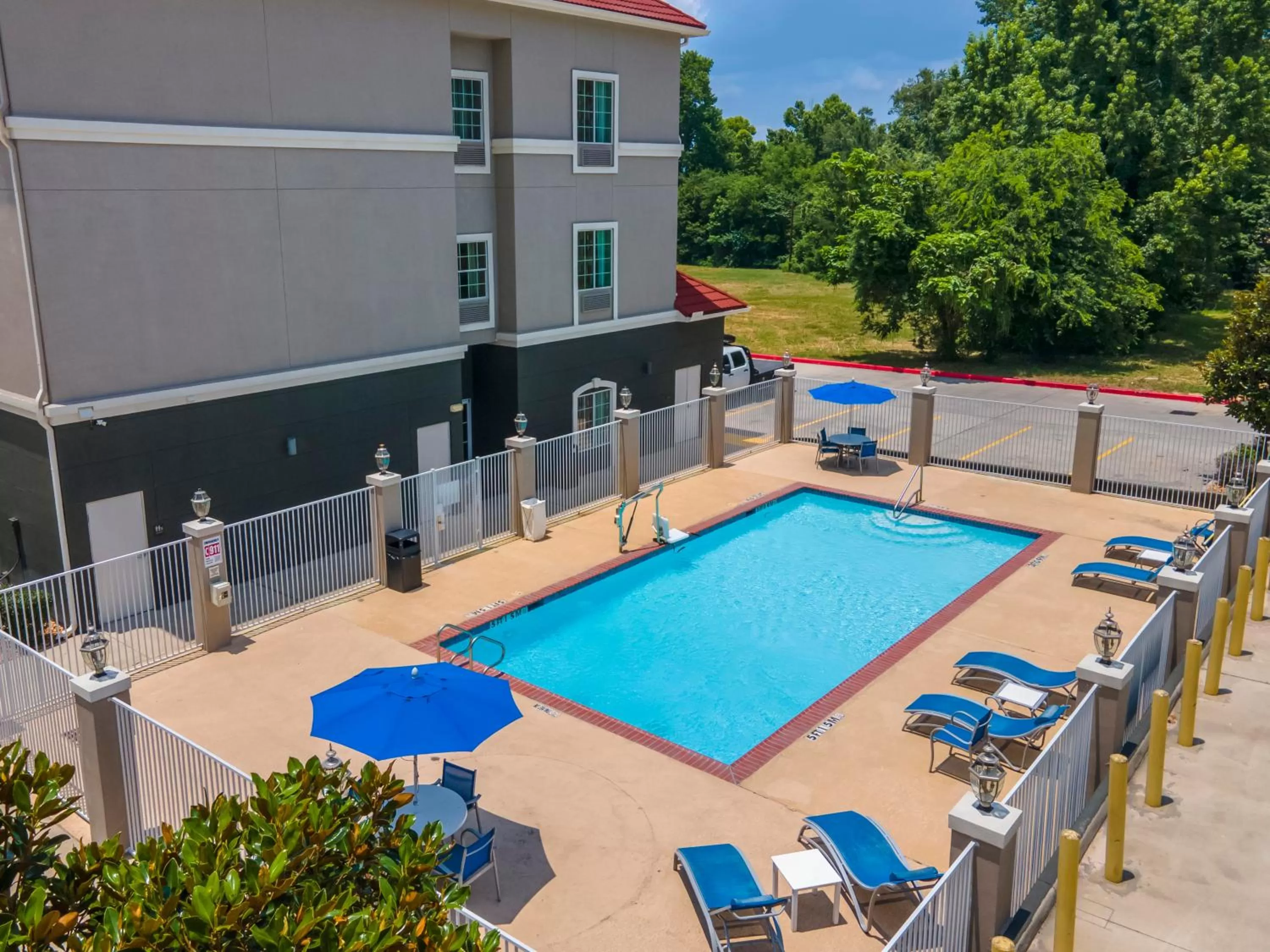 Comfort Inn & Suites Cleveland TX