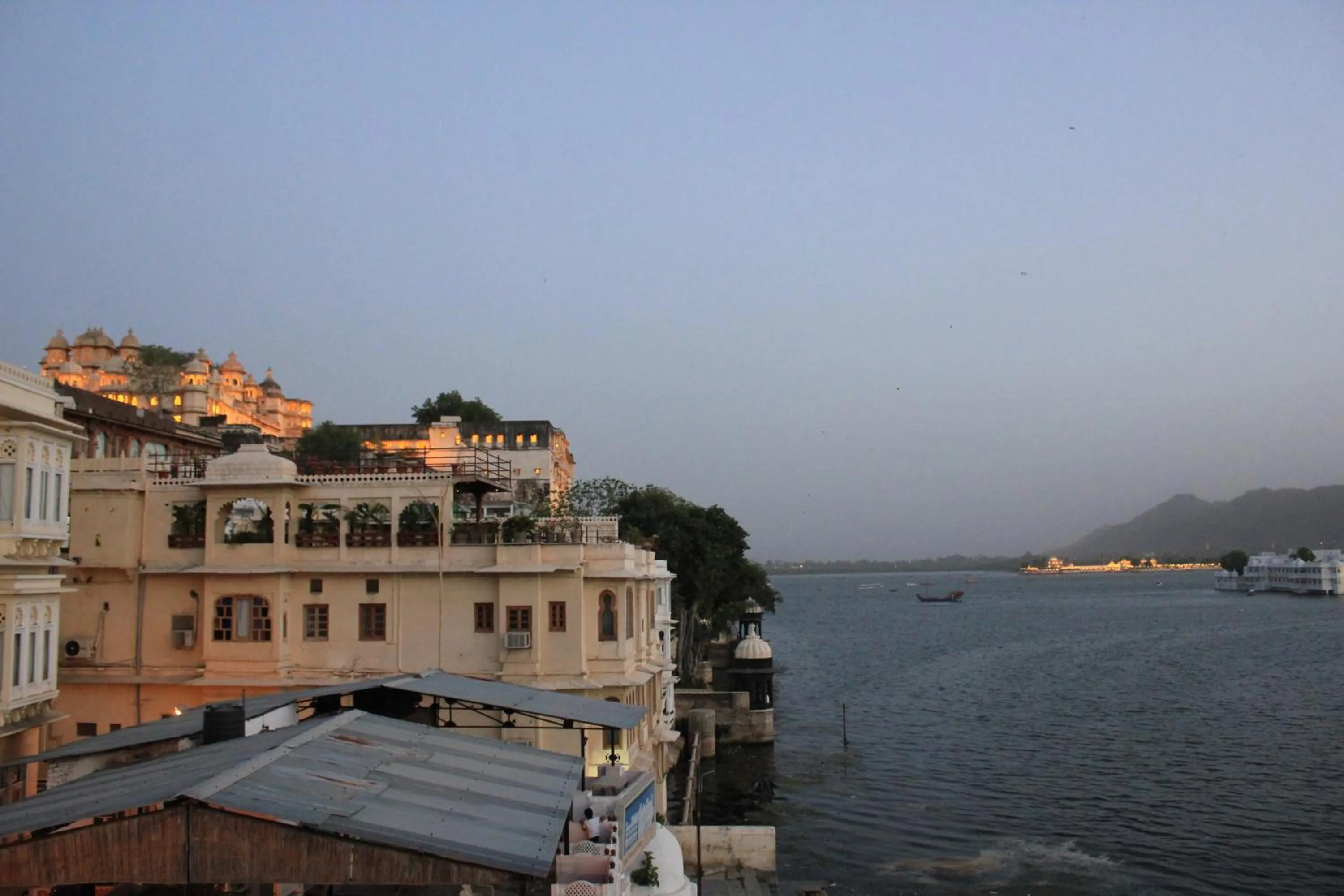 Lake view in Hotel Devraj Niwas on Lake Pichola