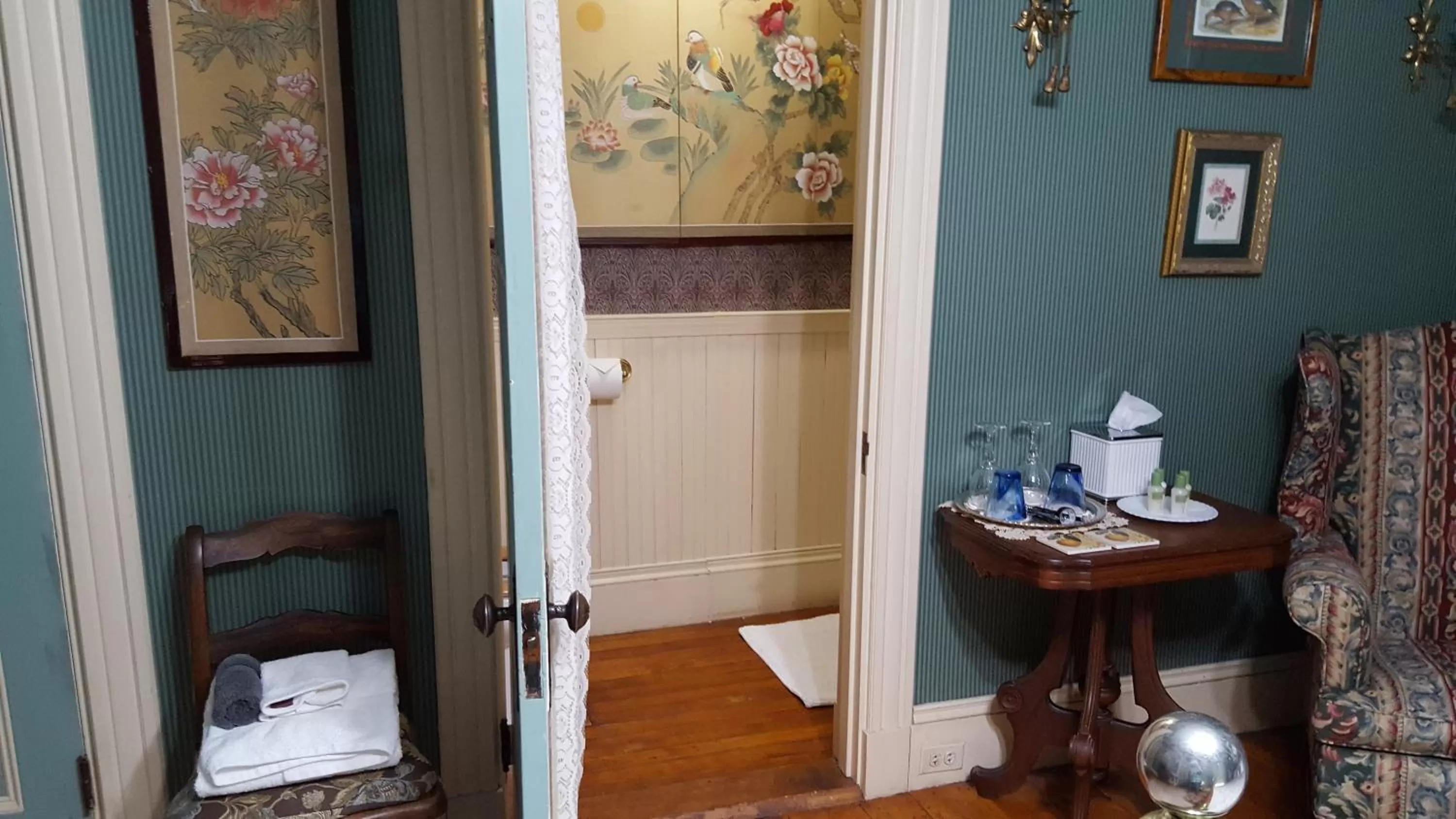 Bathroom in Holidae House Bed & Breakfast