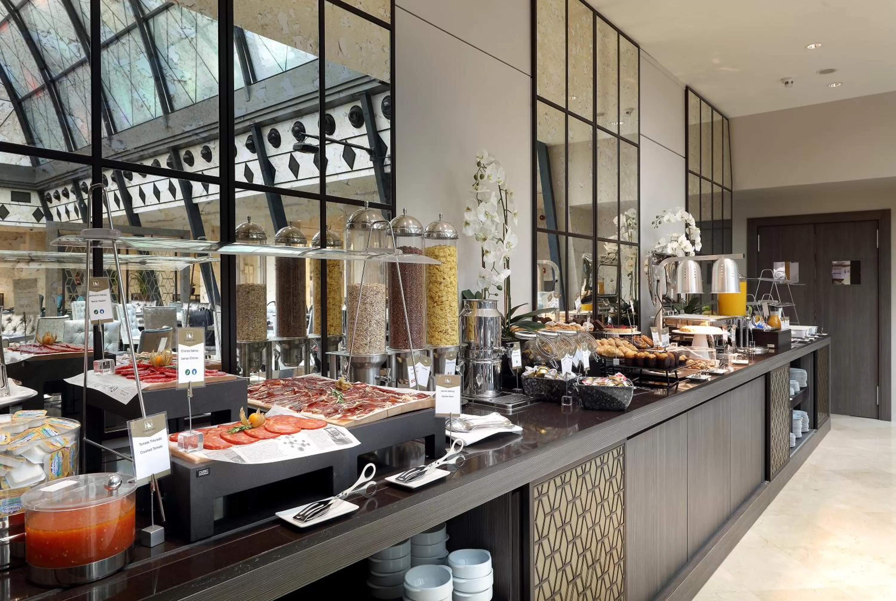 Food and drinks in Eurostars Casa de la Lírica