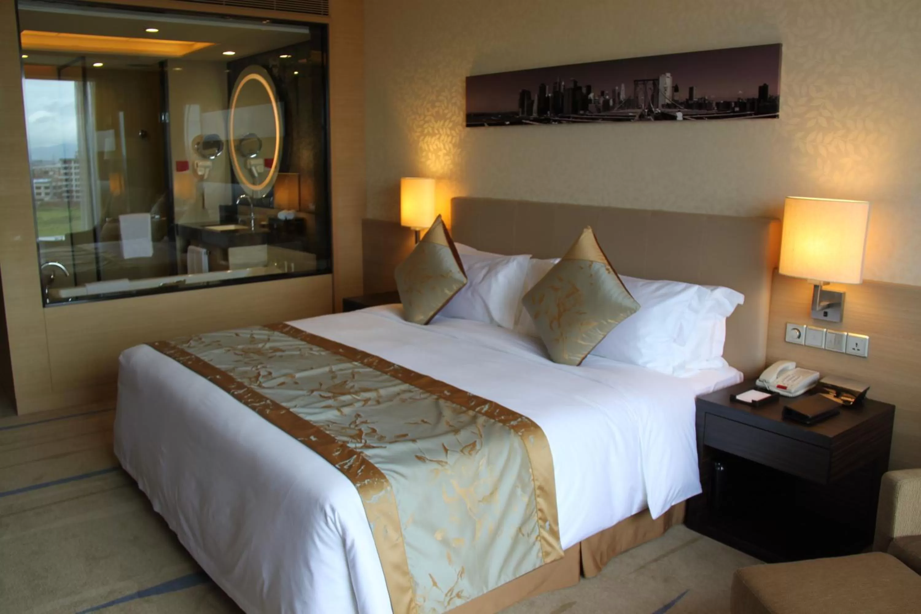 Bed in Crowne Plaza Guangzhou Huadu by IHG