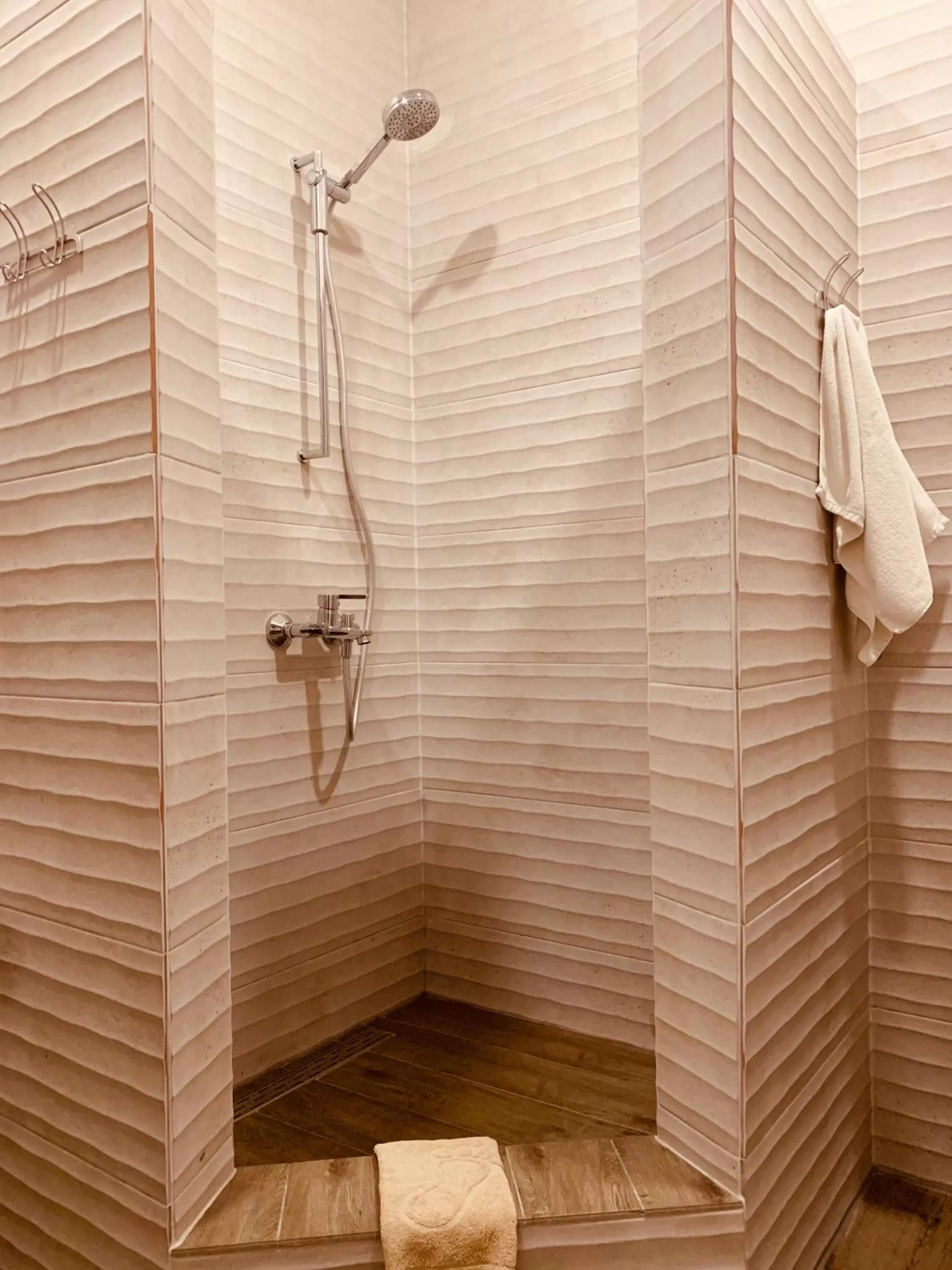 WINE & ROSE BOUTIQUE HOTEL