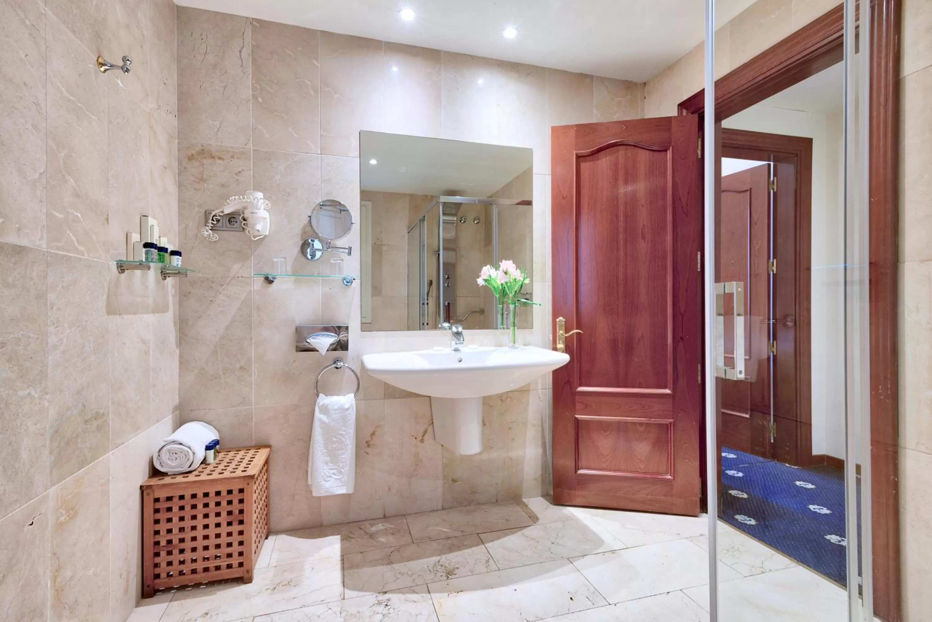 Bathroom in Hotel Roger de Llúria
