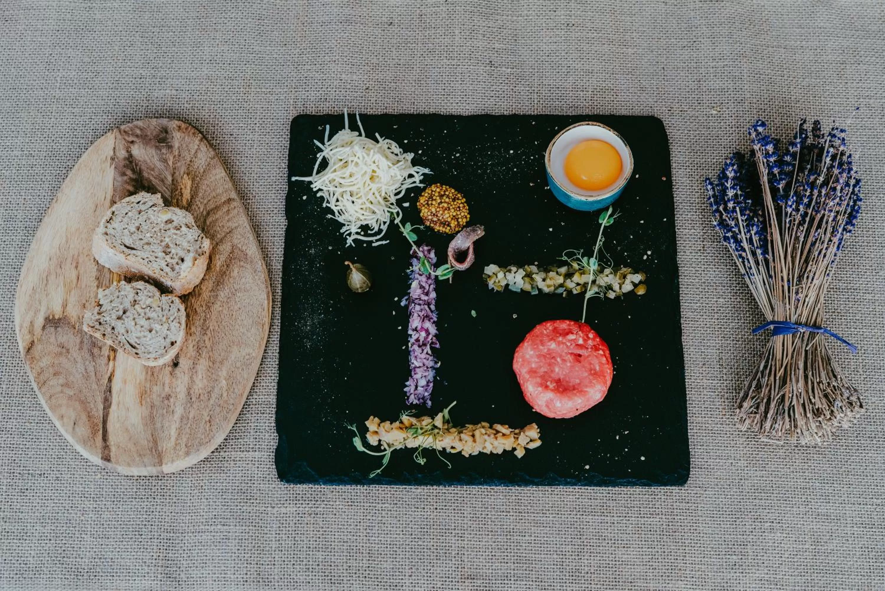 Restaurant/places to eat in Gold Hotel