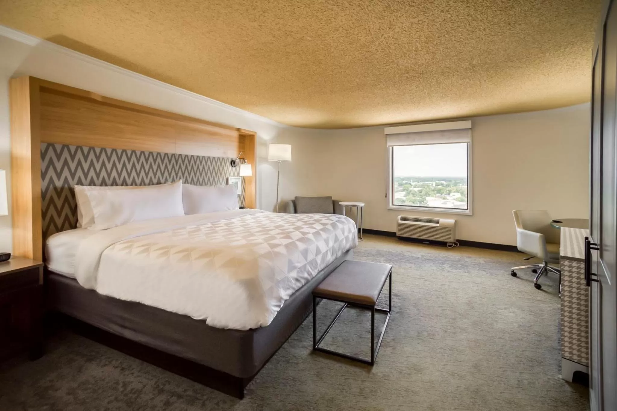 Photo of the whole room, Bed in Holiday Inn Mobile Downtown Historic District by IHG