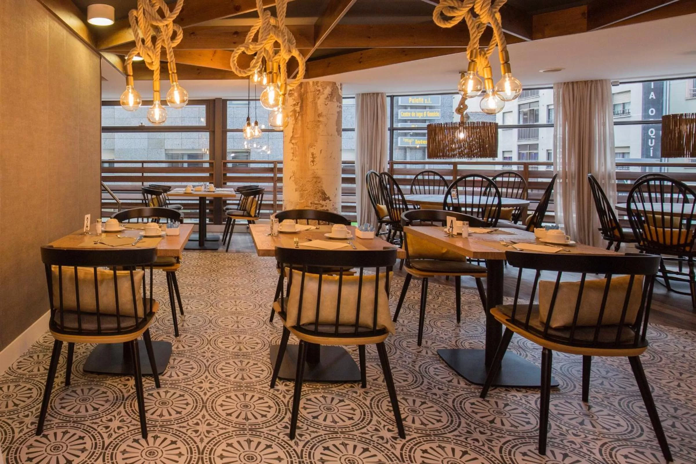 Restaurant/places to eat in Yomo Centric