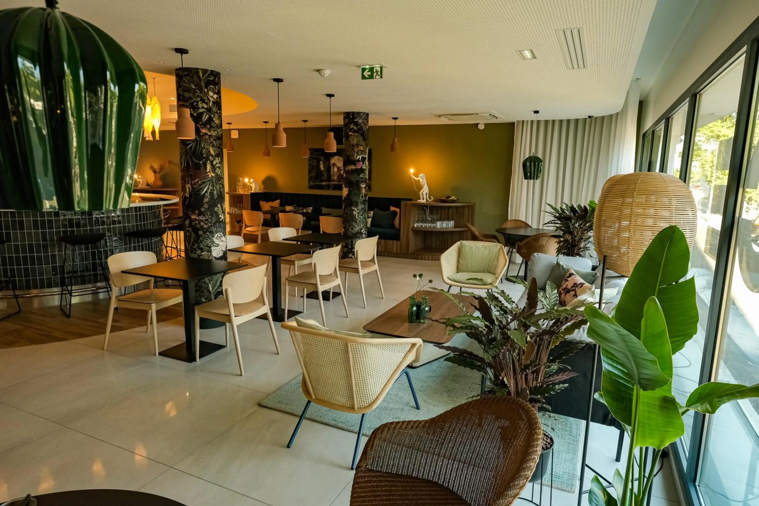 Restaurant/places to eat in Live Hotels Bordeaux Lac