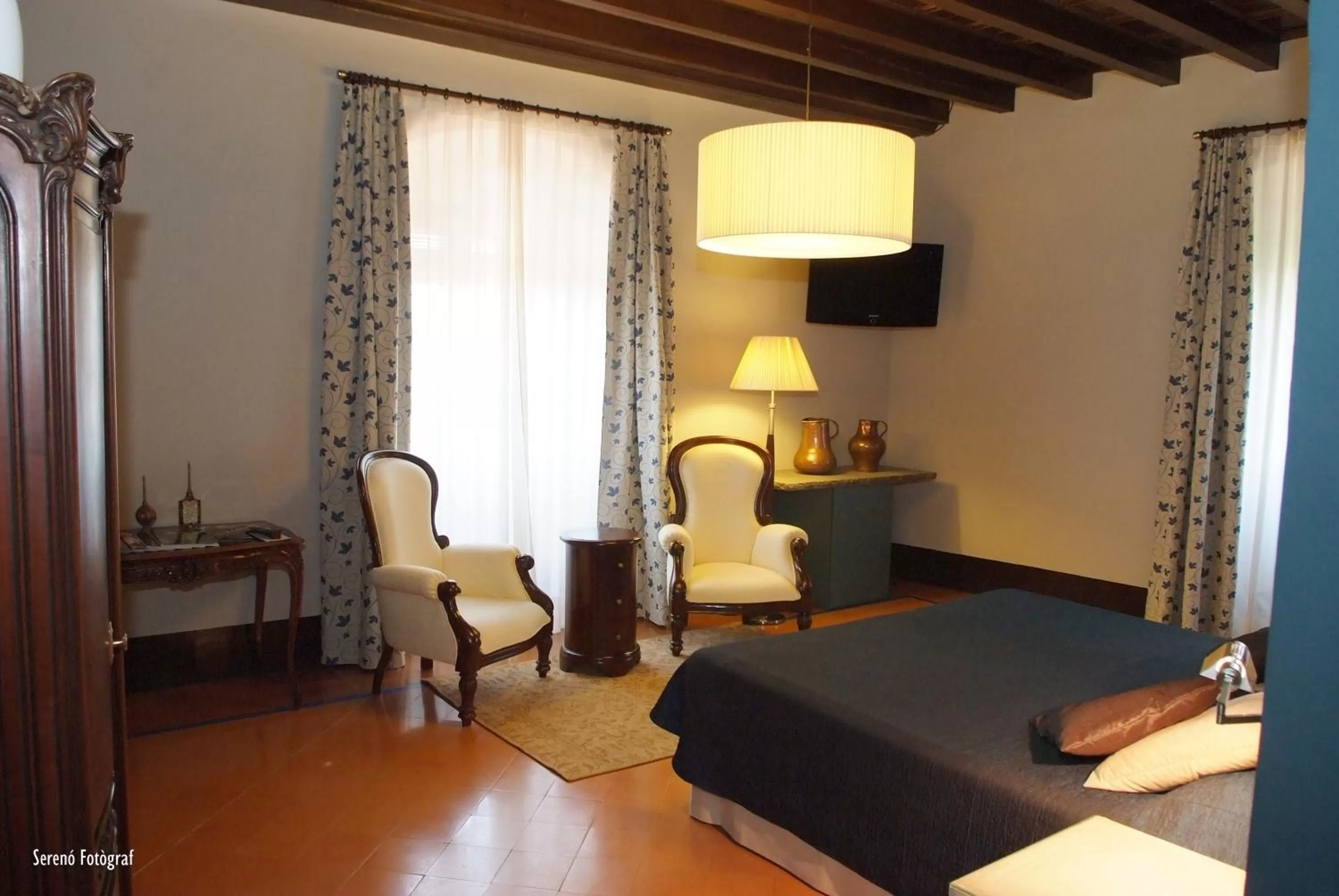 Photo of the whole room, Bed in RVHotels Palau Lo Mirador