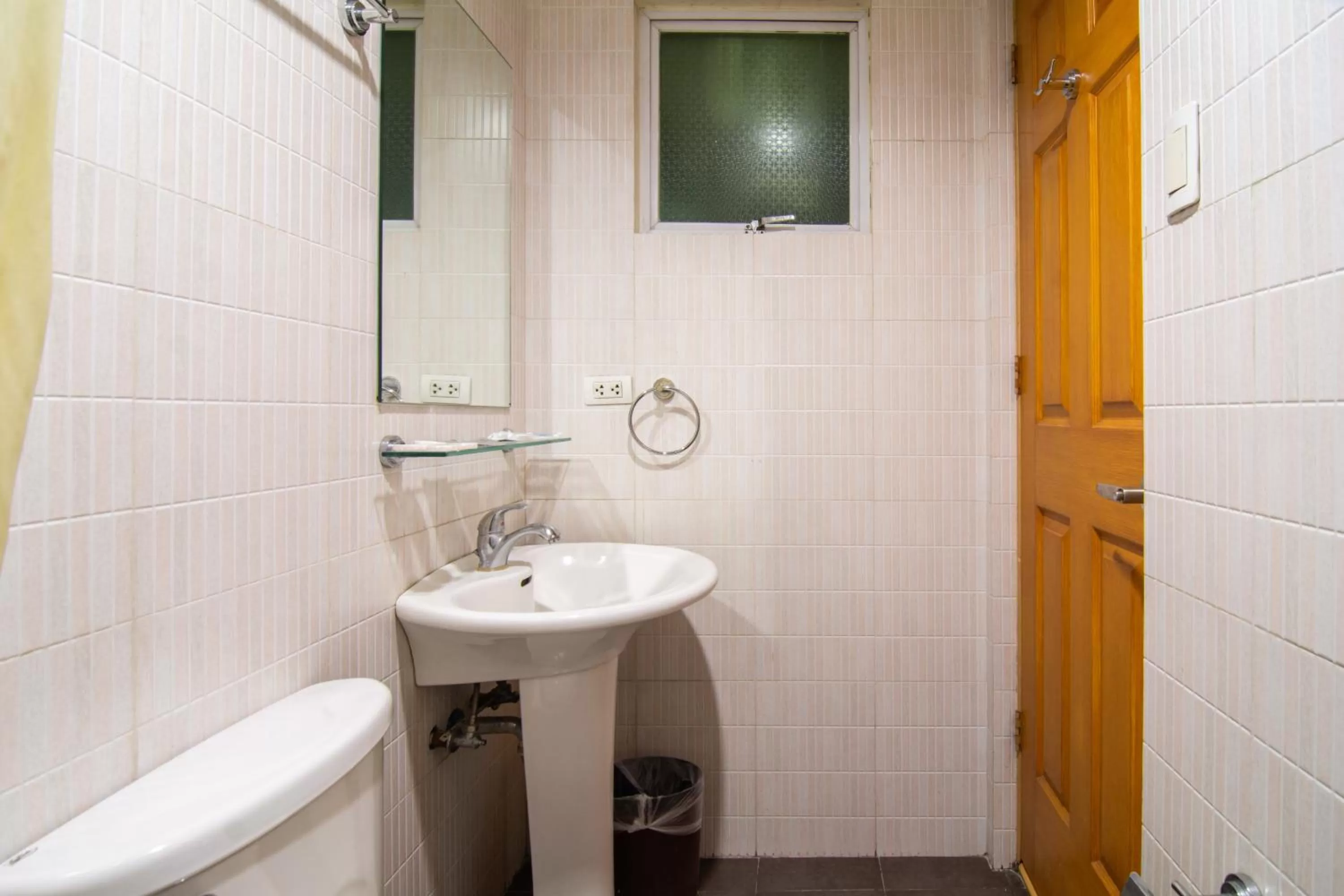 Shower in Festive Hotel Makati