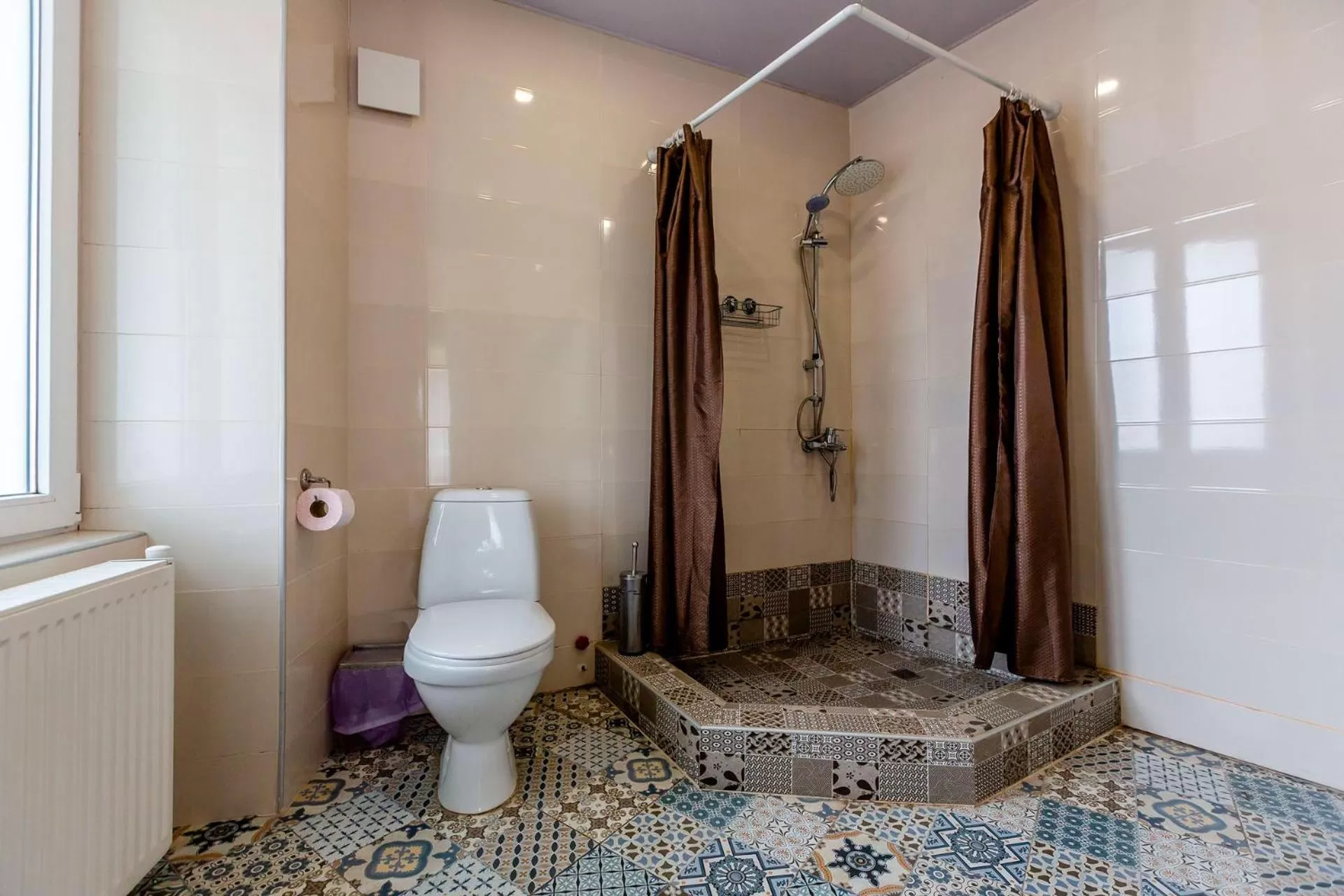 Shower in Gvino Minda