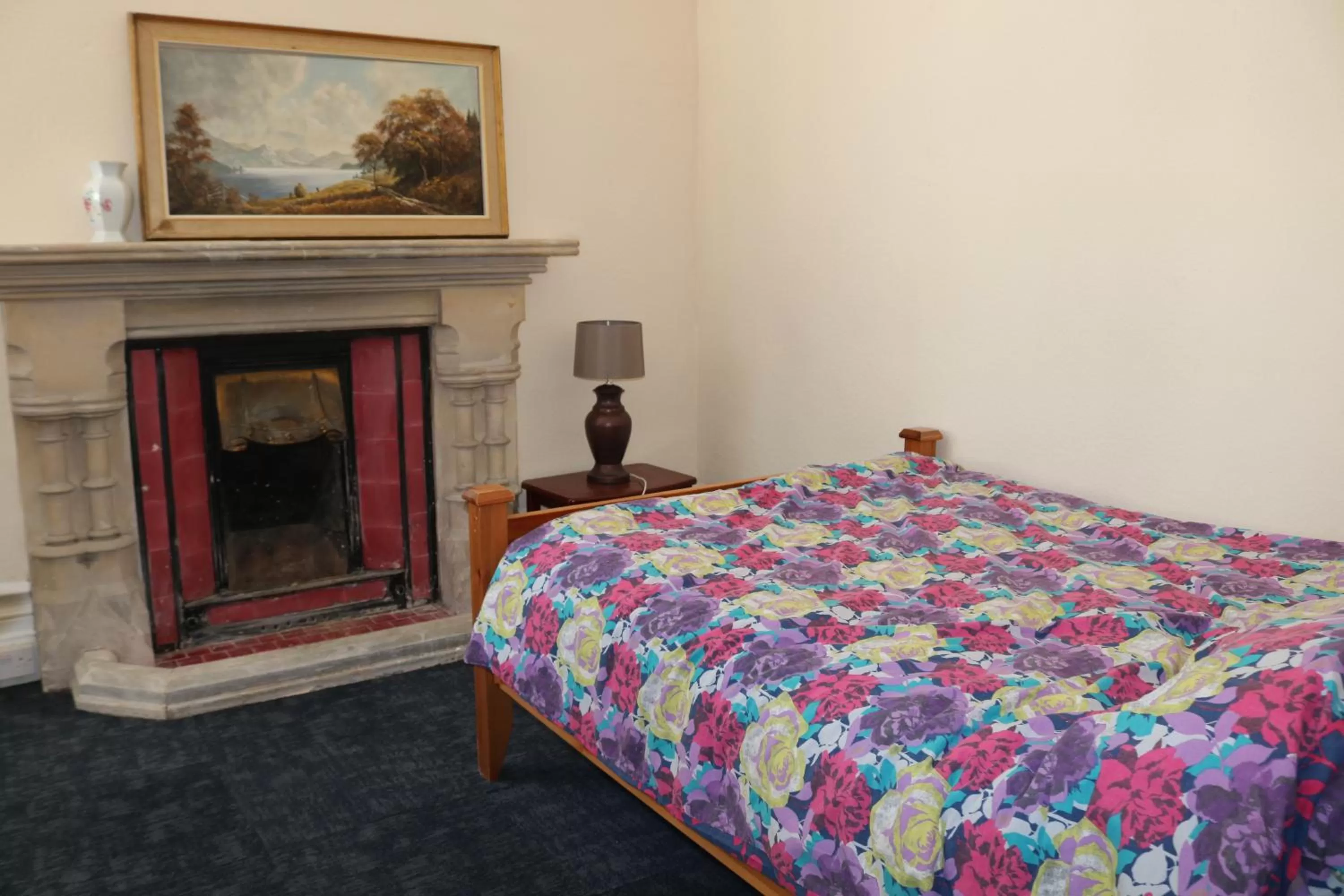 Bedroom, Bed in Lennard House