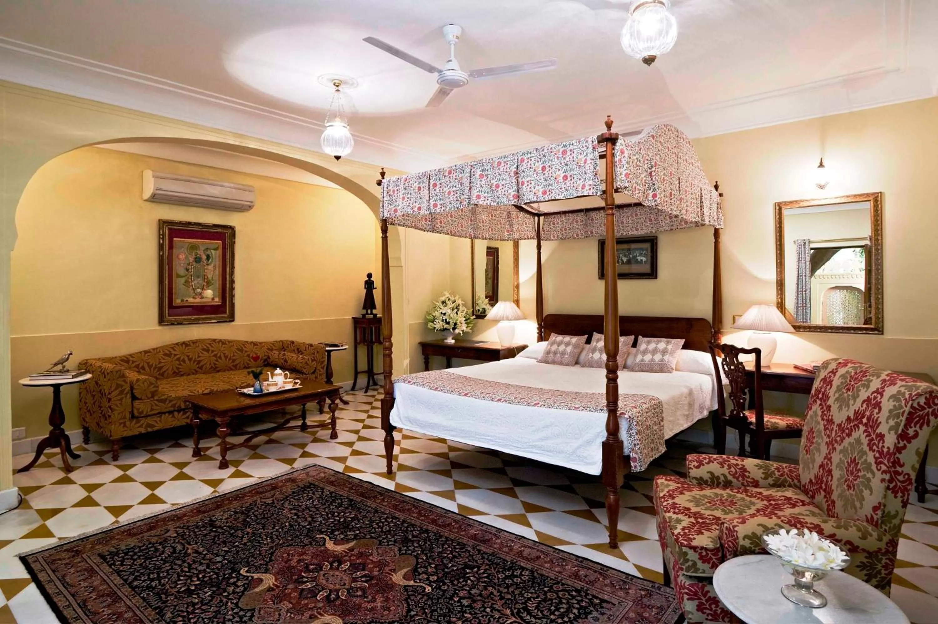Photo of the whole room, Bed in Samode Haveli