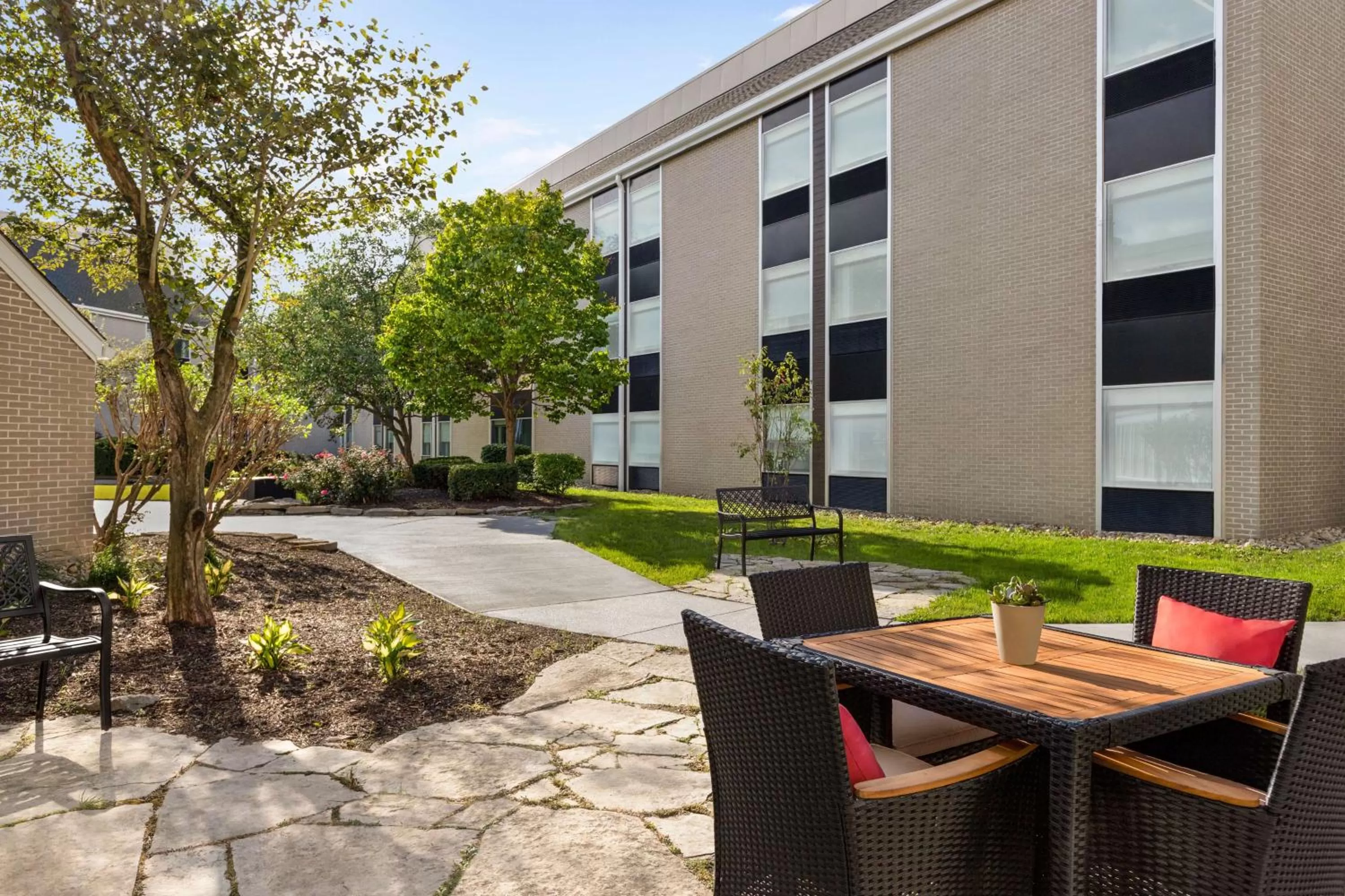 Garden in Doubletree By Hilton Columbus Dublin