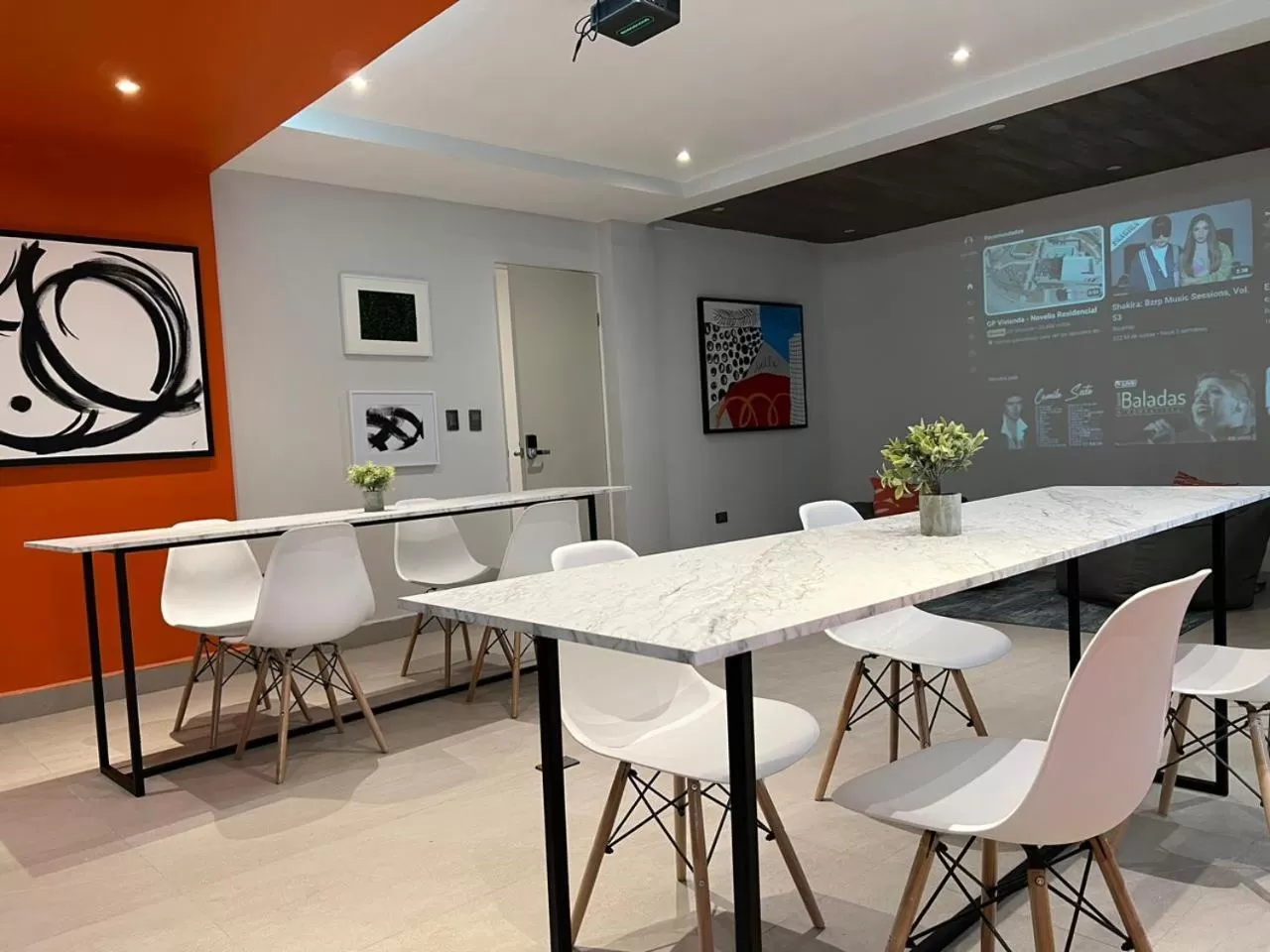 Seating area, Dining Area in Loft 33