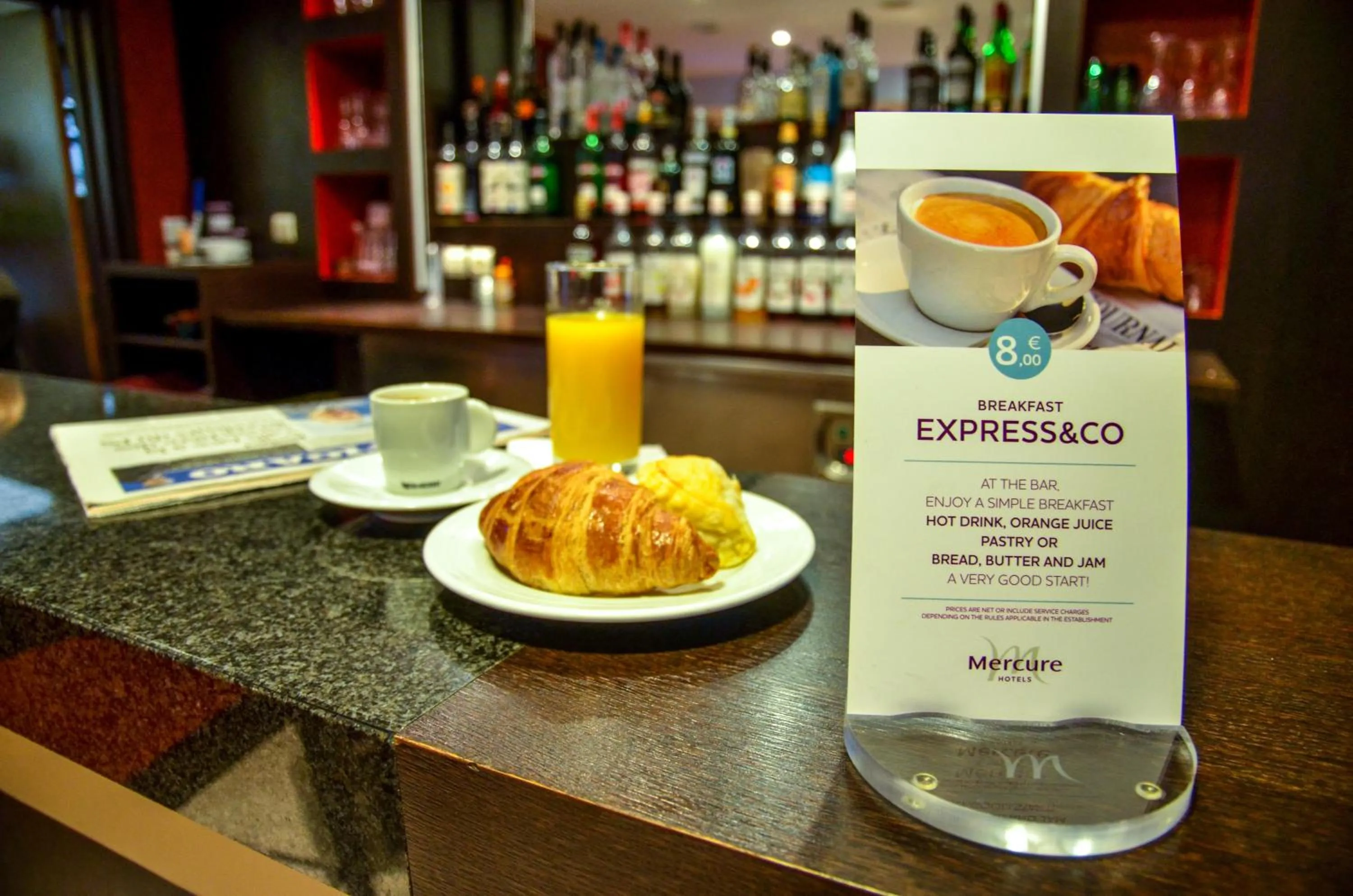 Lounge or bar in Hotel Mercure Rennes Cesson