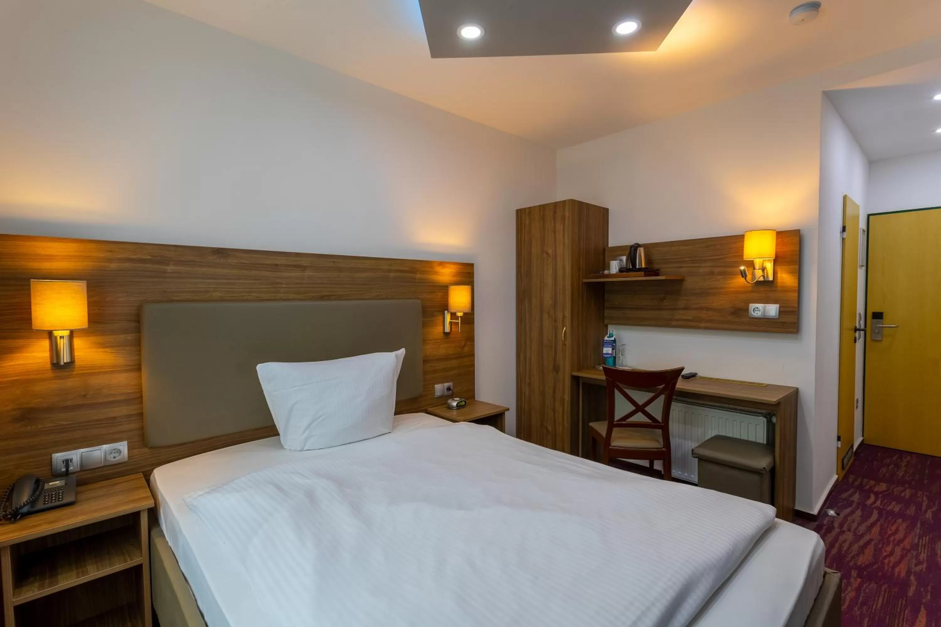 Photo of the whole room, Bed in Waldhotel Eskeshof