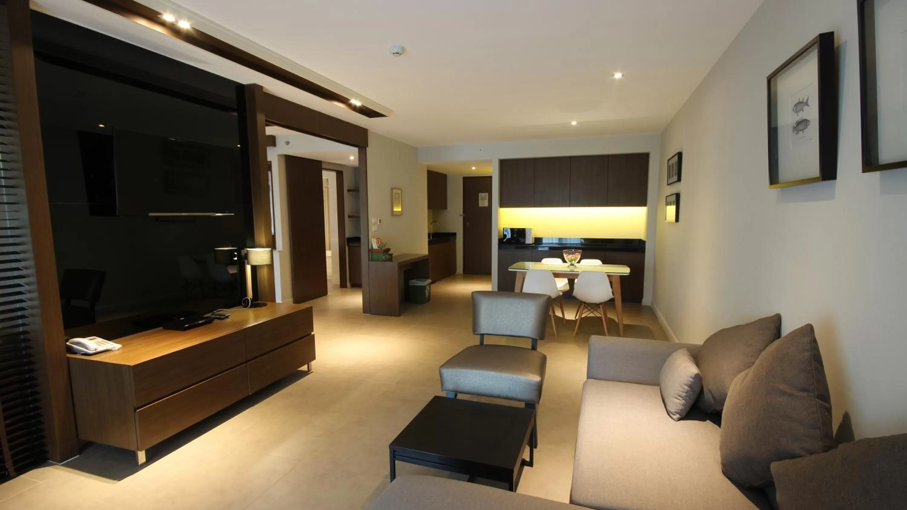 TV and multimedia in Season Five Hotel