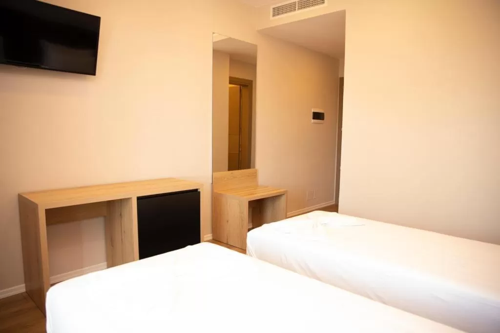 Bedroom, Bed in Hotel Continental