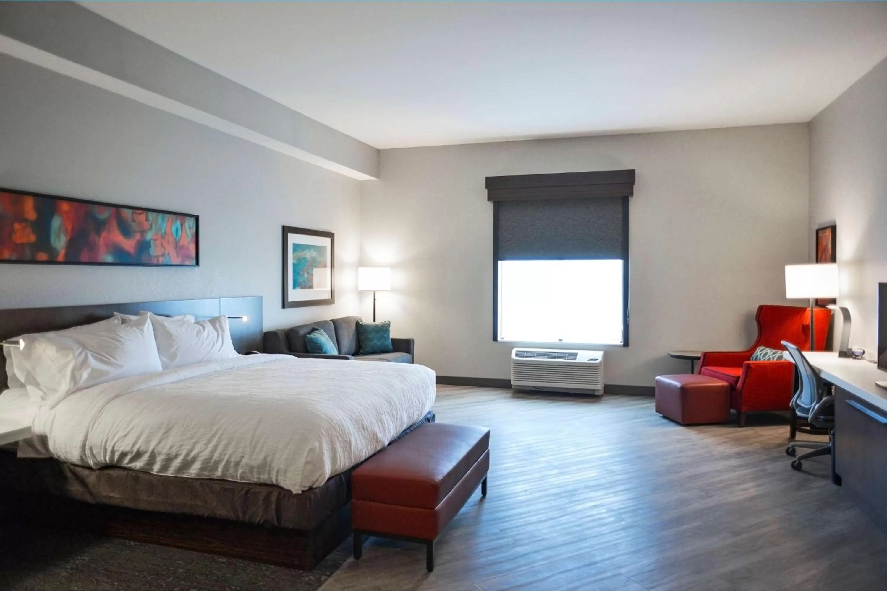 Living room, Bed in Hilton Garden Inn Louisville Mall Of St. Matthews