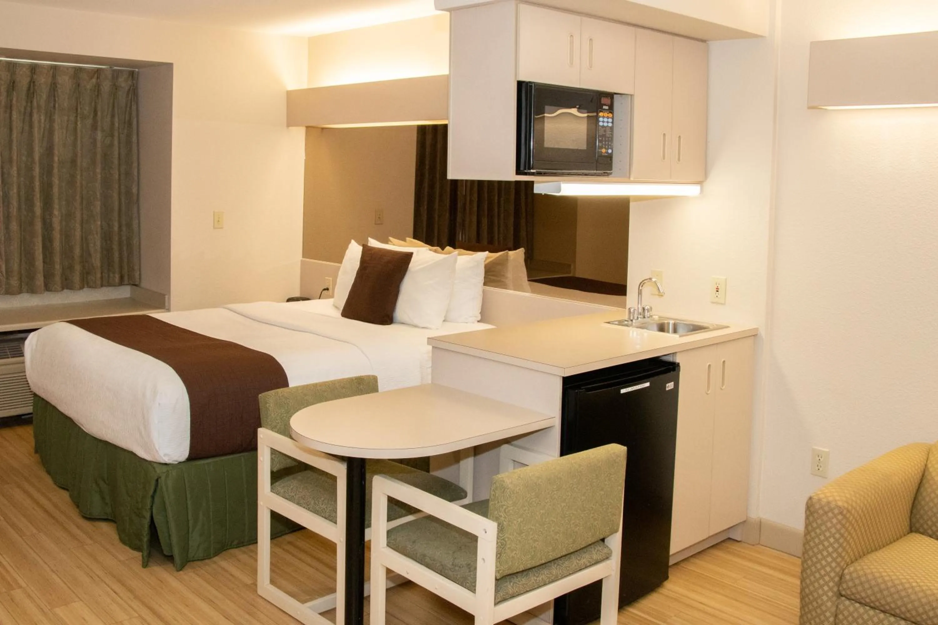 Bed in Microtel Inn & Suites Lodi