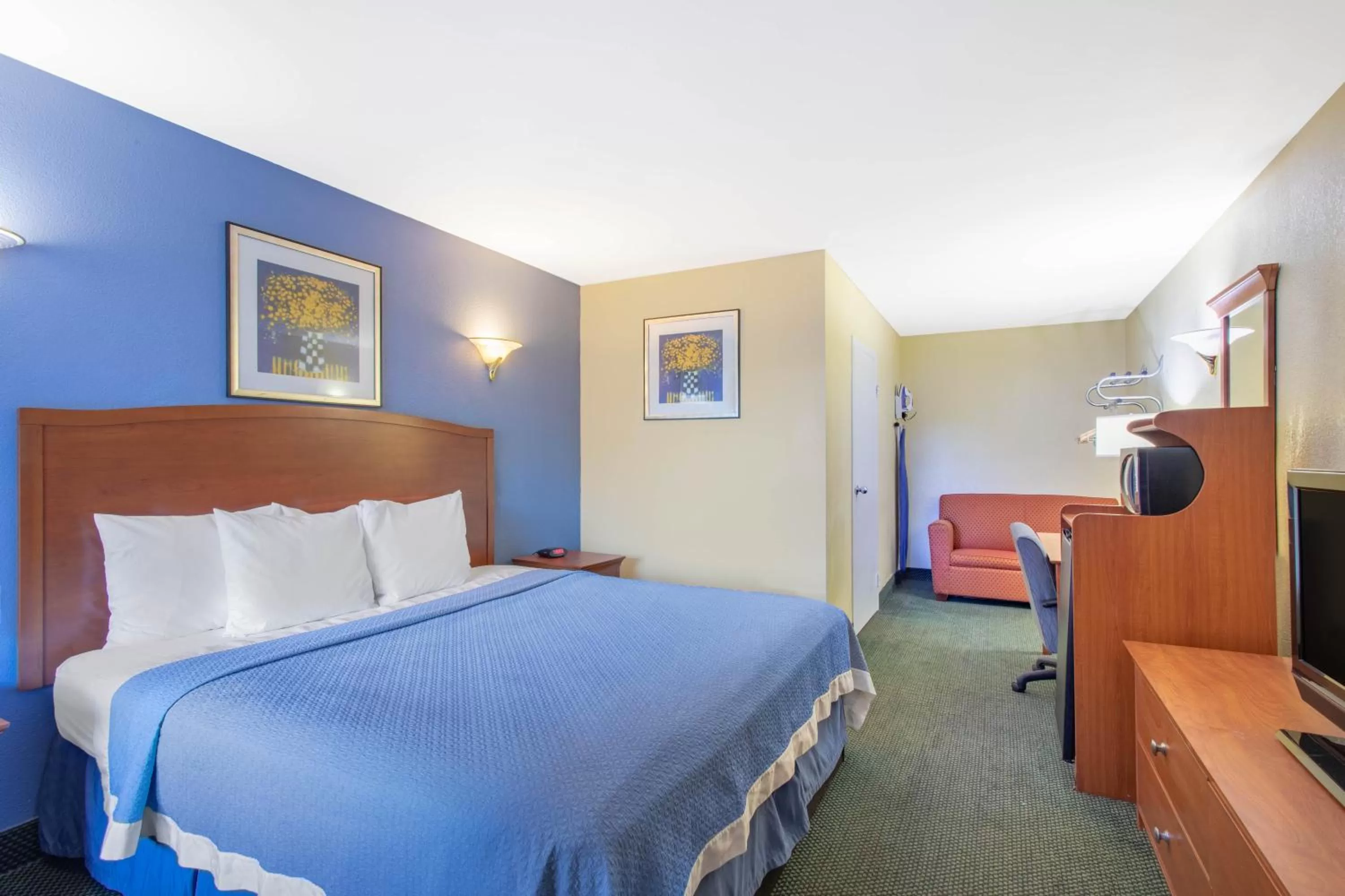 Bed in Days Inn by Wyndham Elmsford