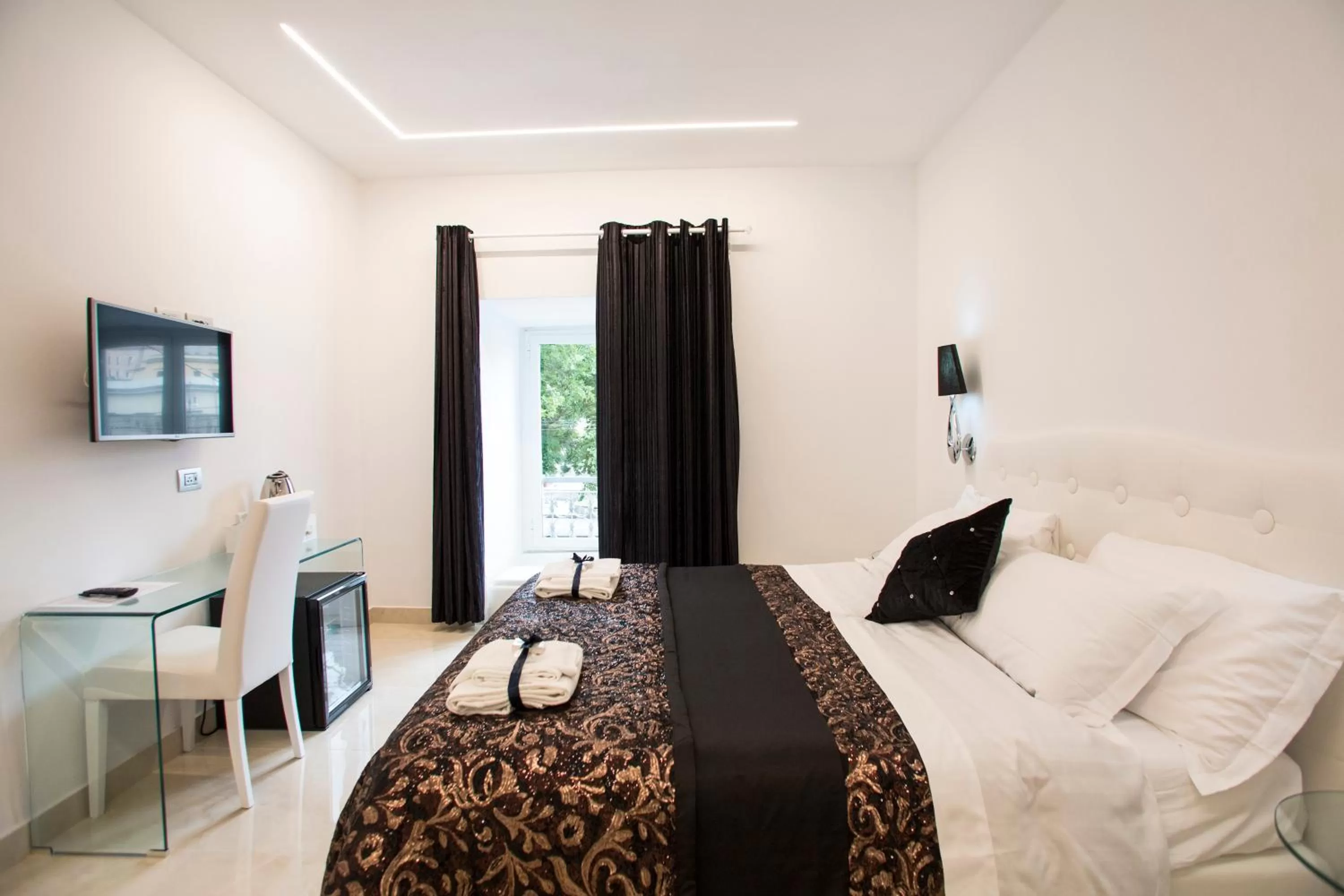 Photo of the whole room, Bed in San Pietro Grand Suite