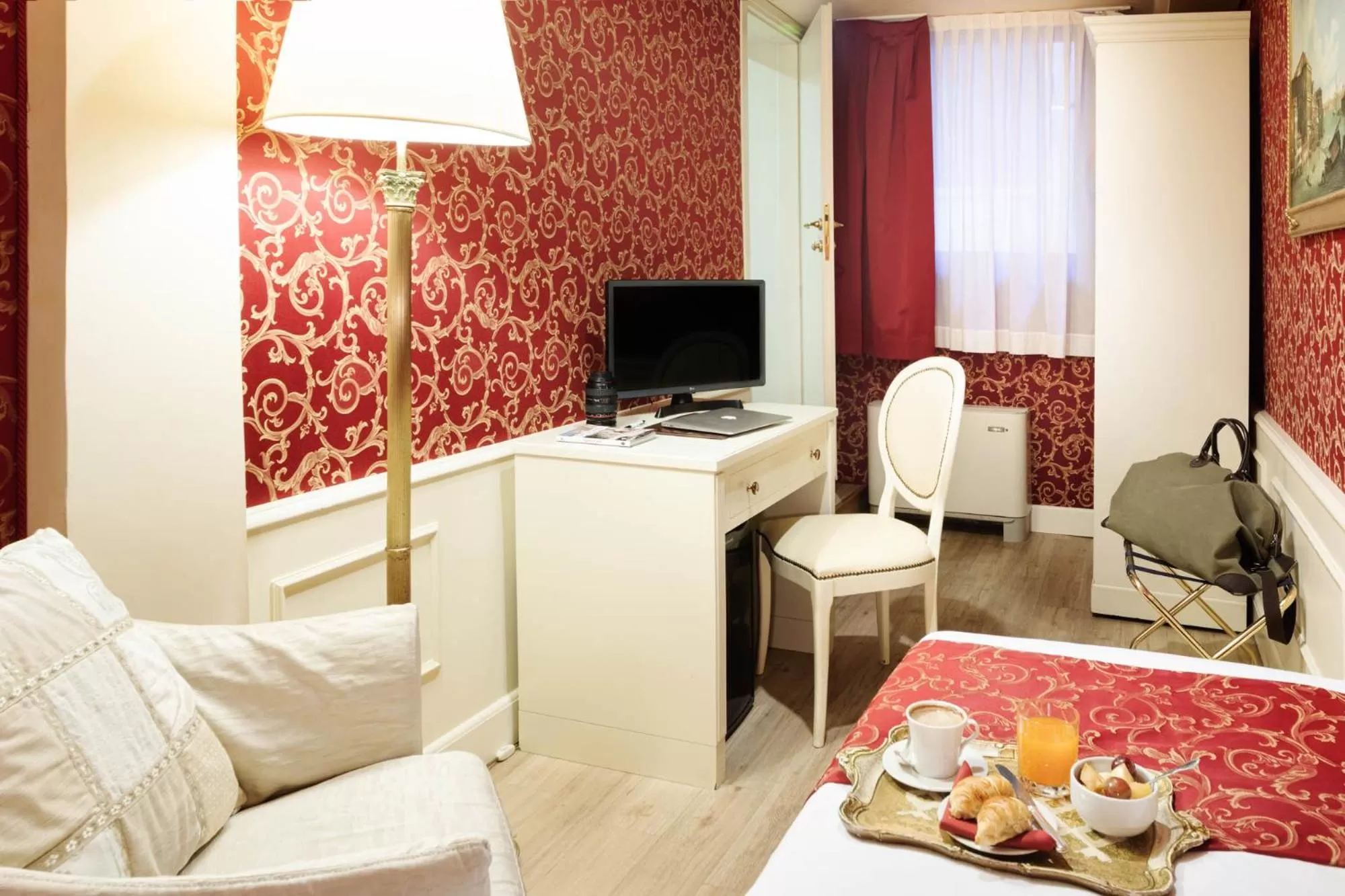 TV and multimedia in Duodo Palace Hotel