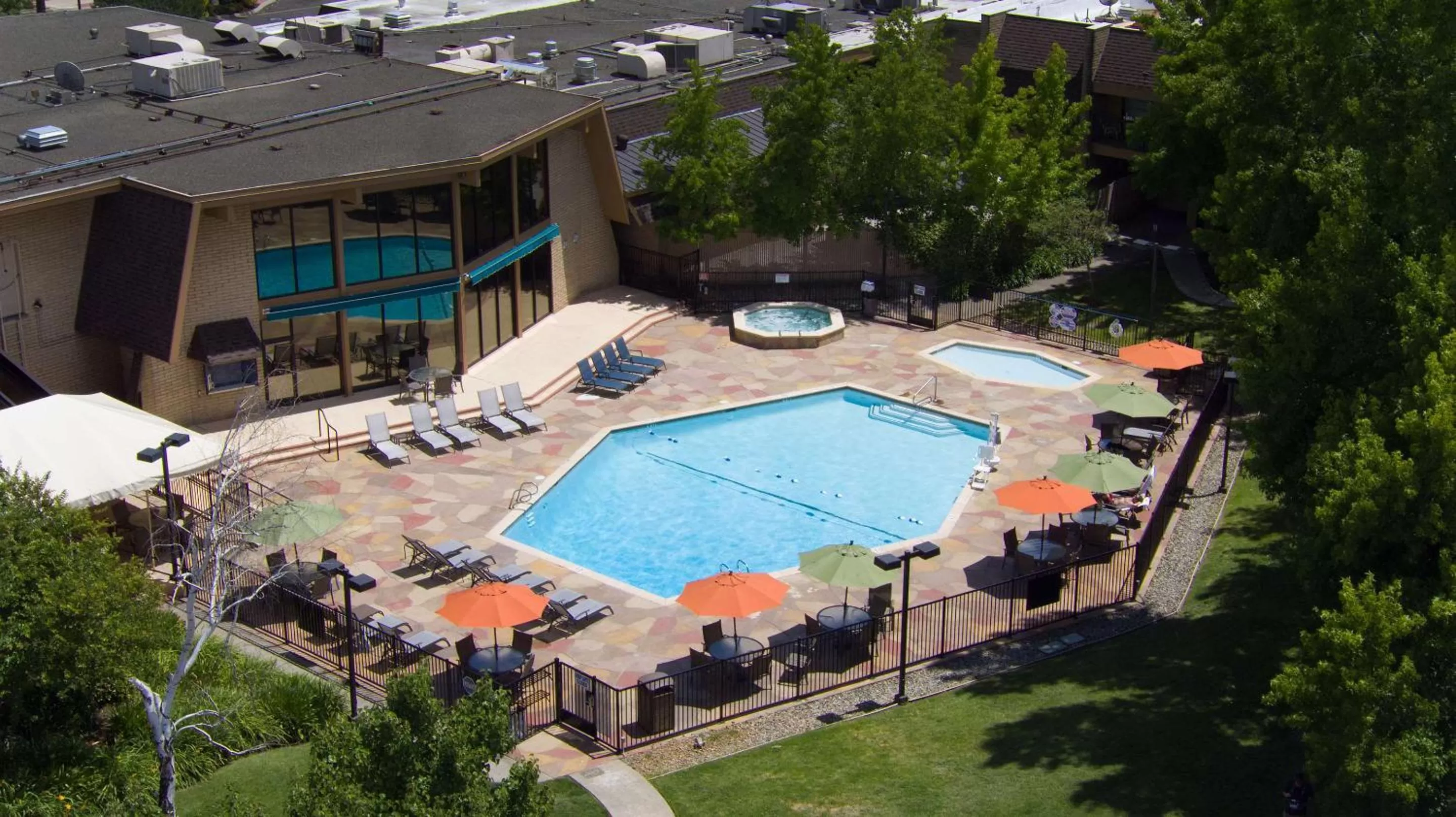 Swimming pool in Red Lion Hotel Redding