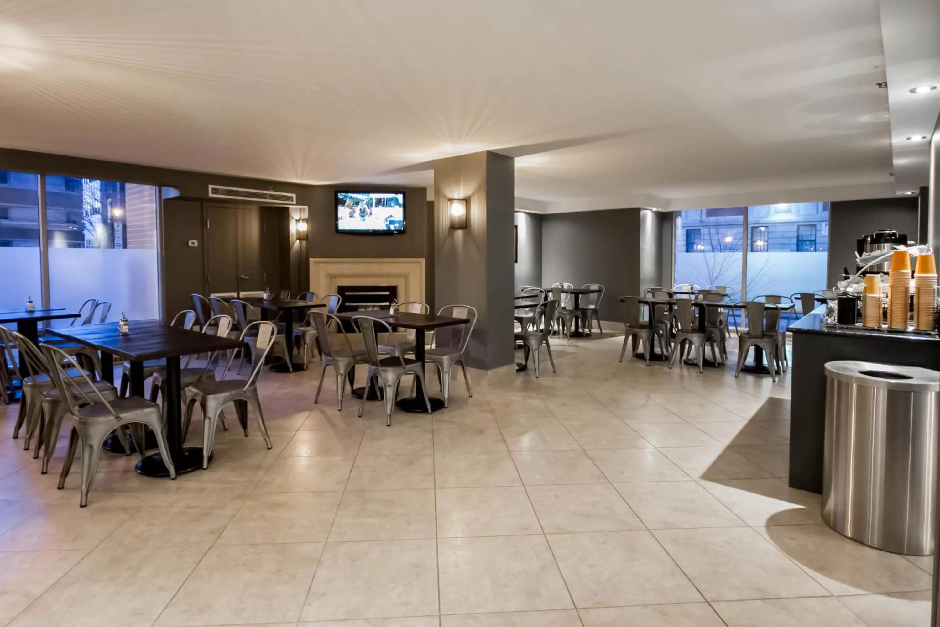 Dining area in Hotel Faubourg Montreal Centre-Ville Downtown