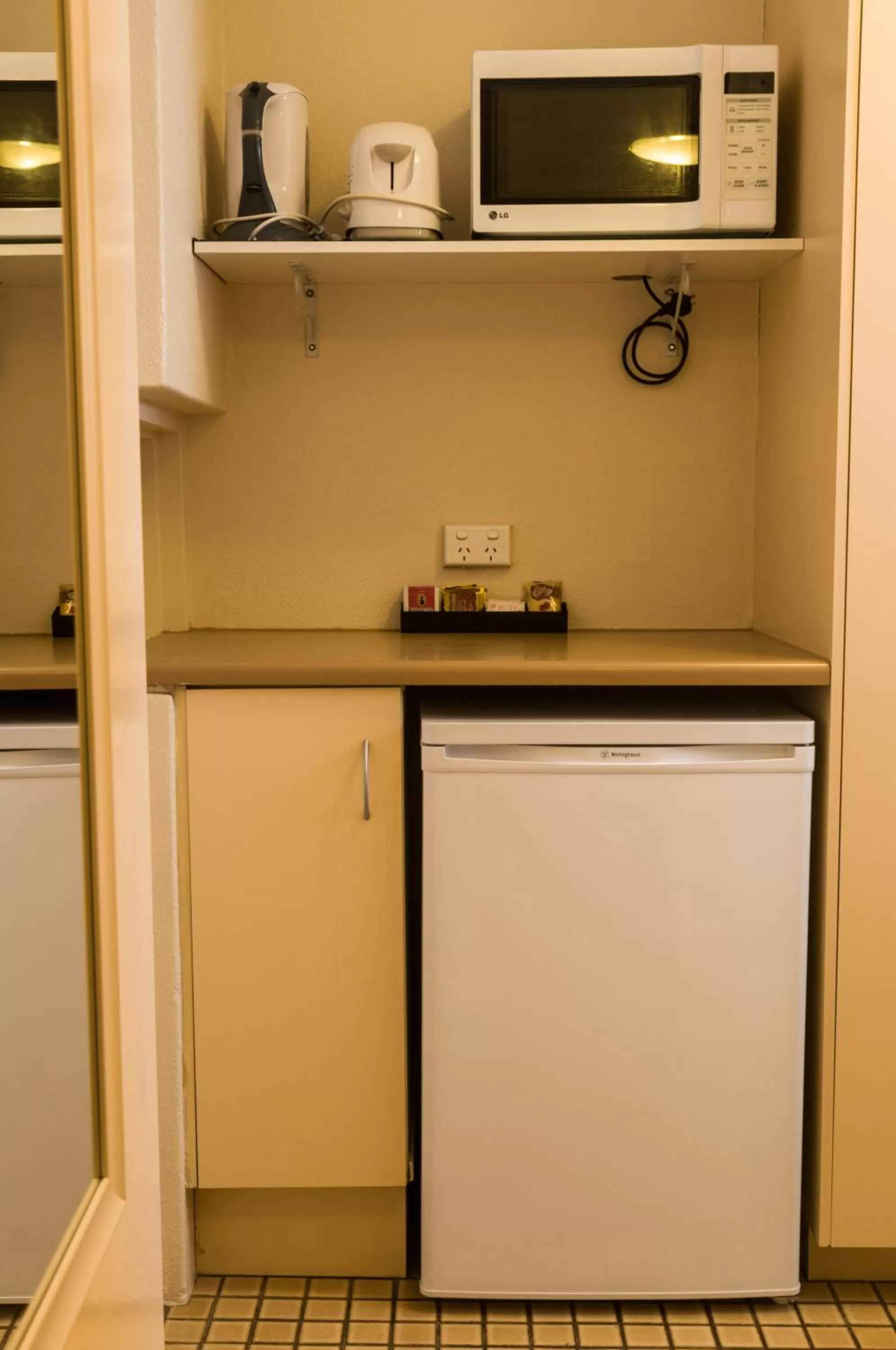Kitchen or kitchenette in Lancaster Court Motel