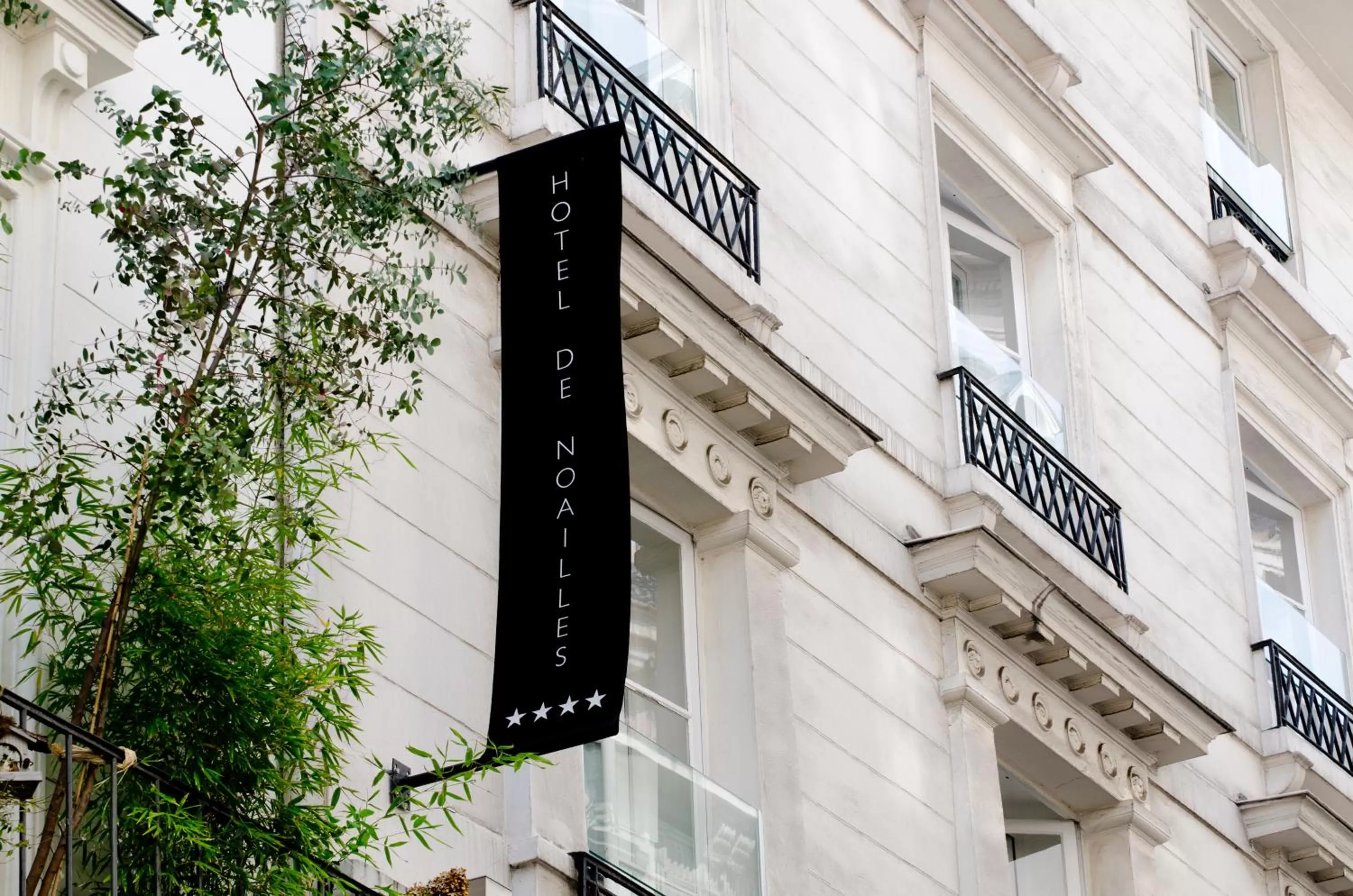Facade/entrance in Golden Tulip Opera de Noailles