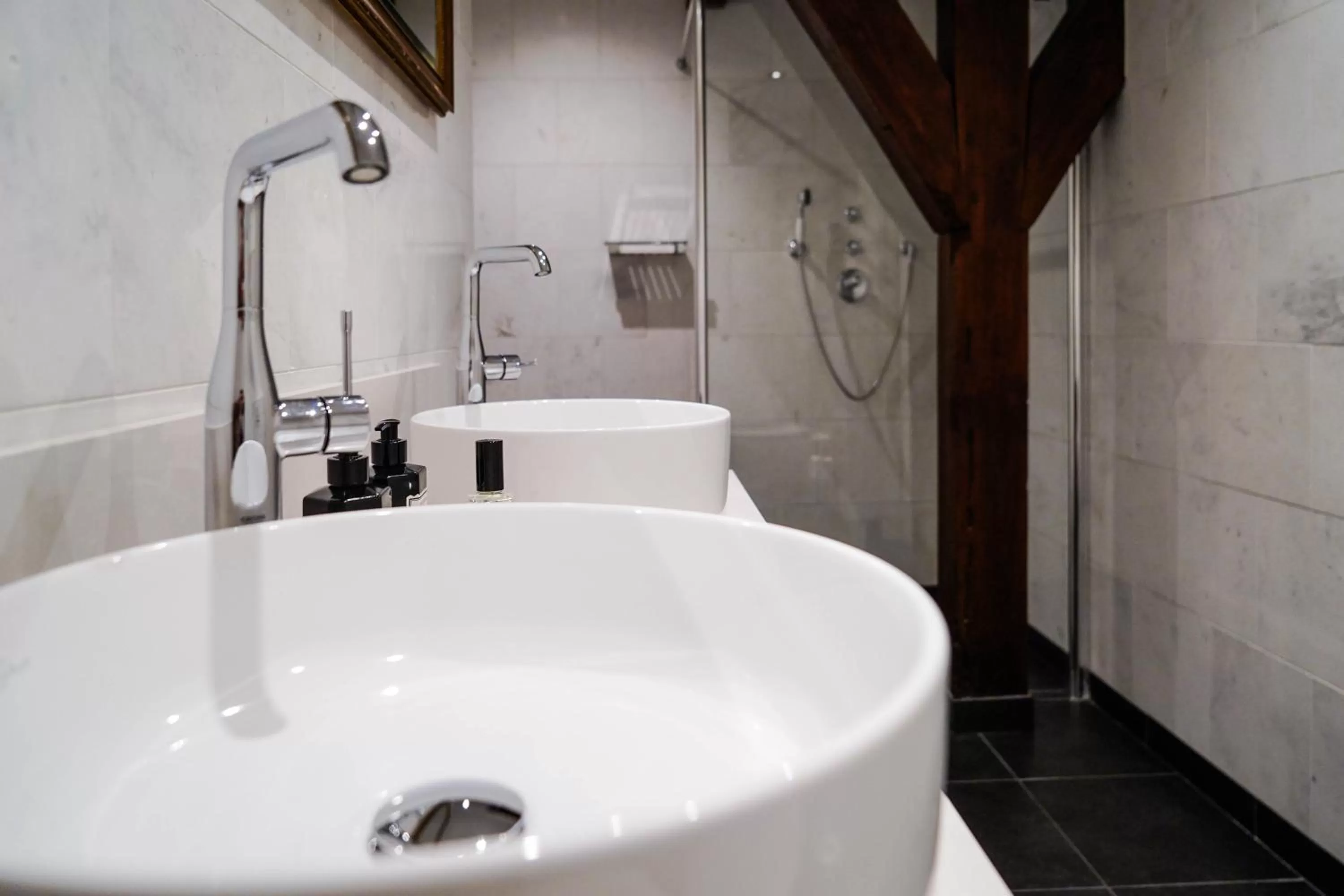 Bathroom in Central Park Voorburg - Relais & Chateaux
