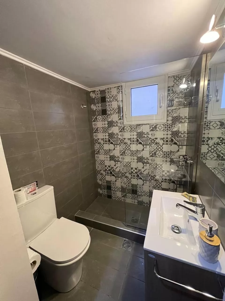 Toilet in Elefsinian Mysteries Apartments