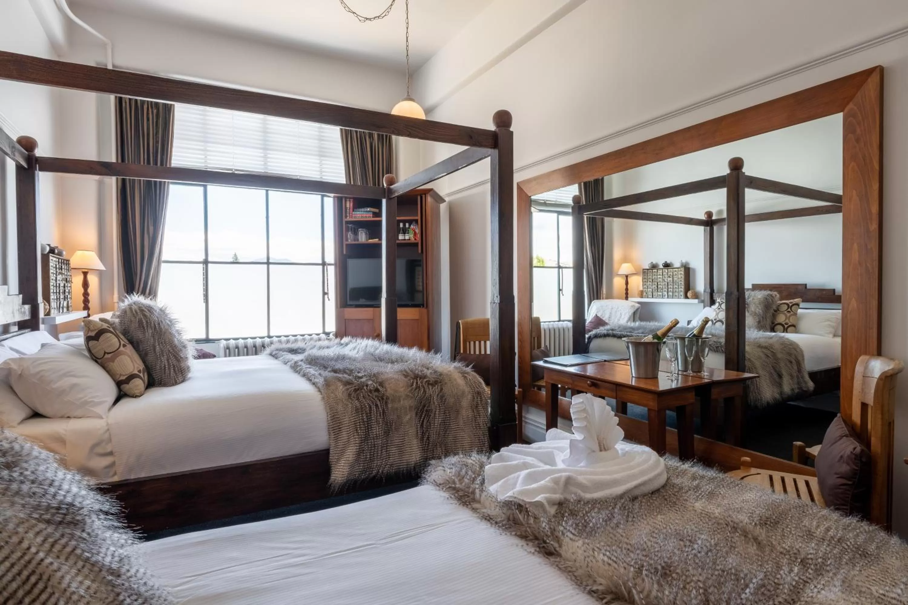 Bedroom, Bed in Hotel D'urville Blenheim