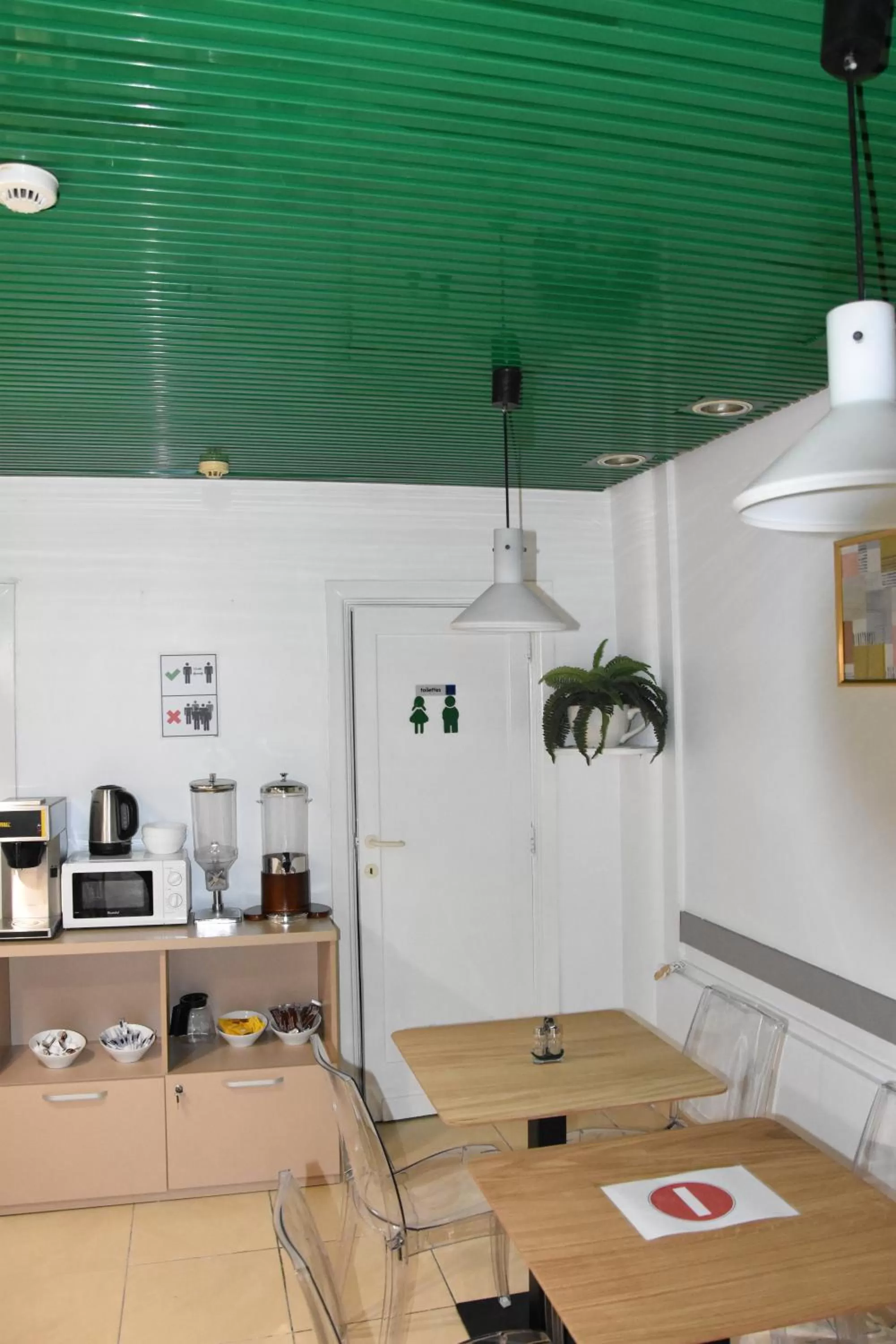 Restaurant/places to eat in Sun Hotel