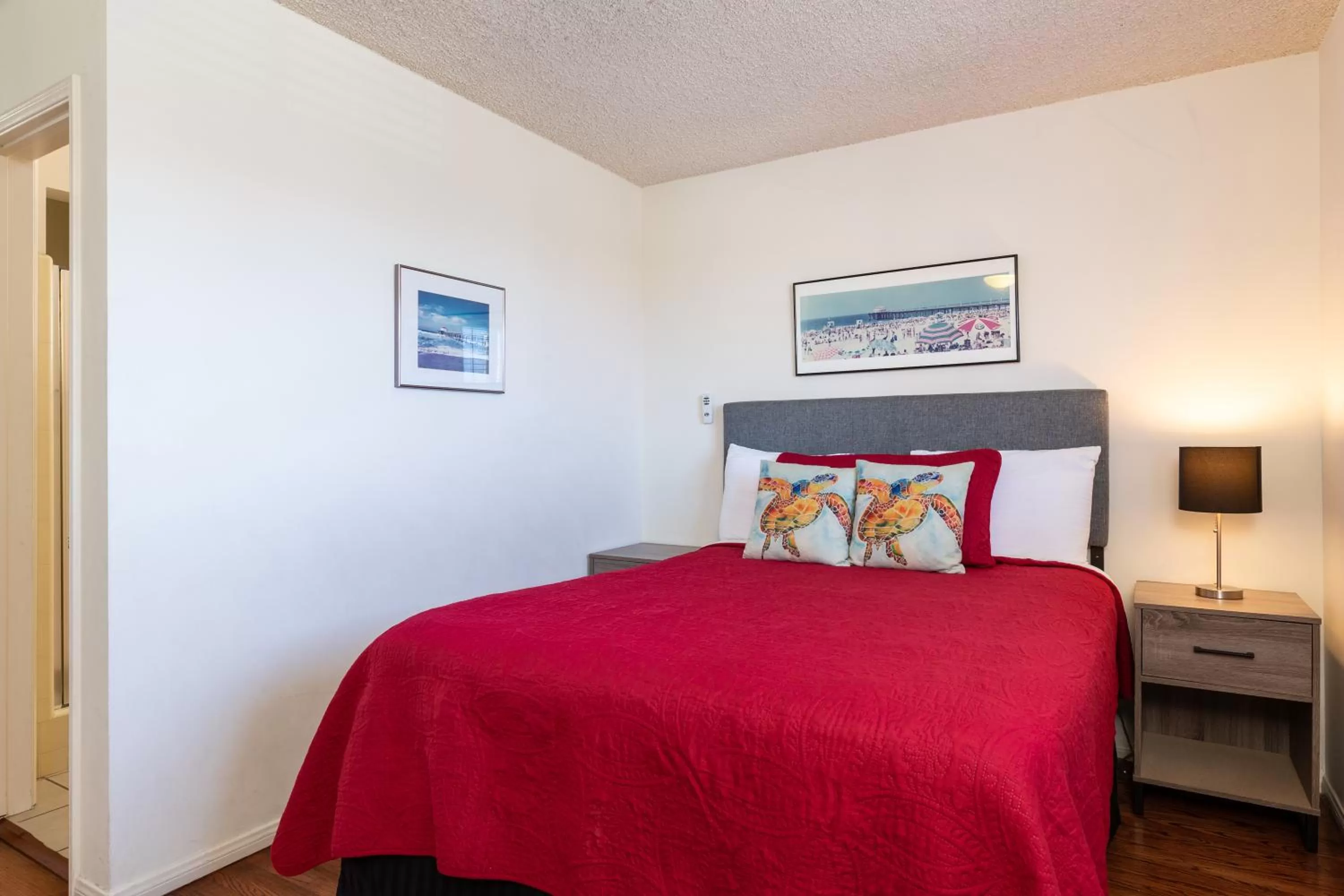 Photo of the whole room, Bed in The Sea View Inn At The Beach