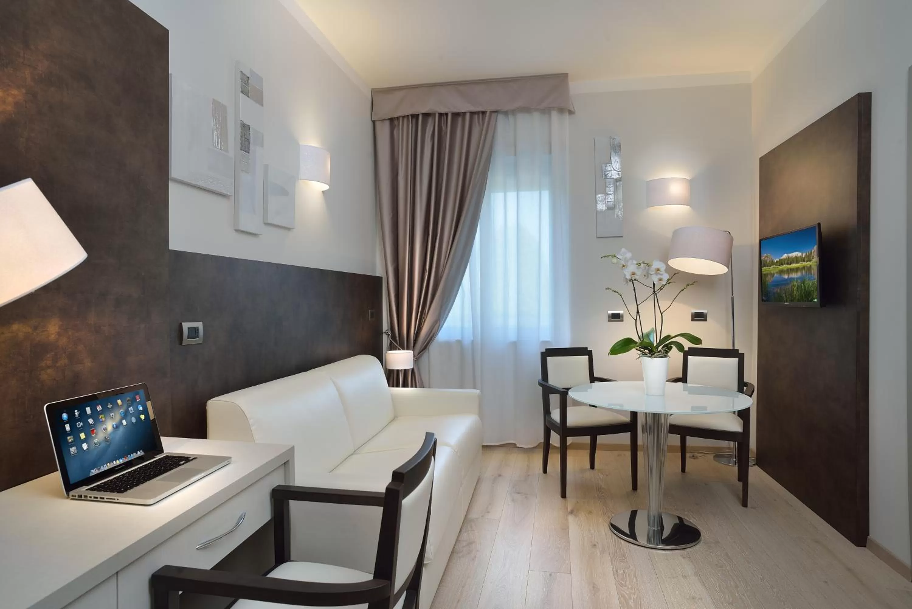 Photo of the whole room in Hotel Bologna Airport