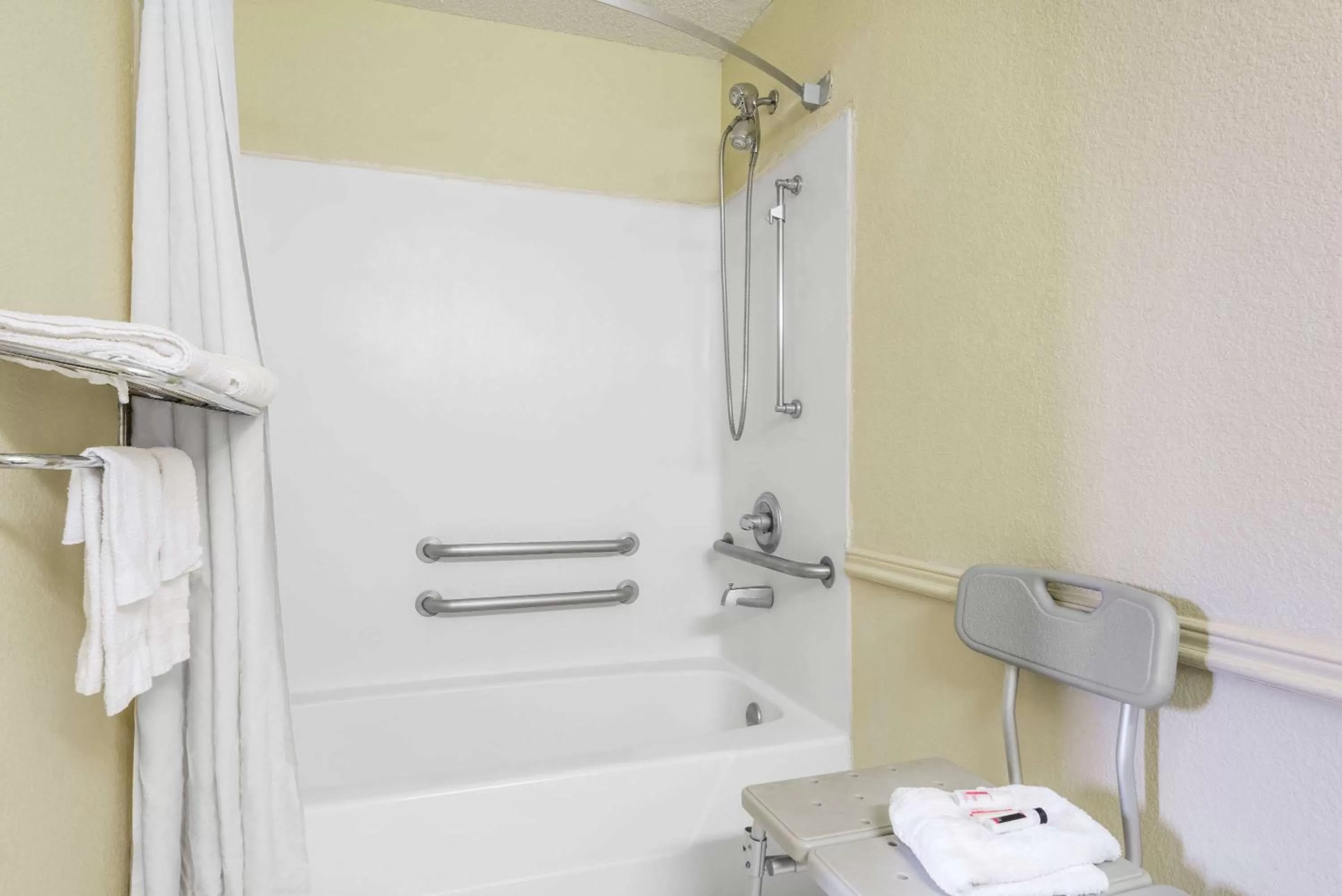 Bathroom in Super 8 by Wyndham Indianapolis/NE/Castleton Area